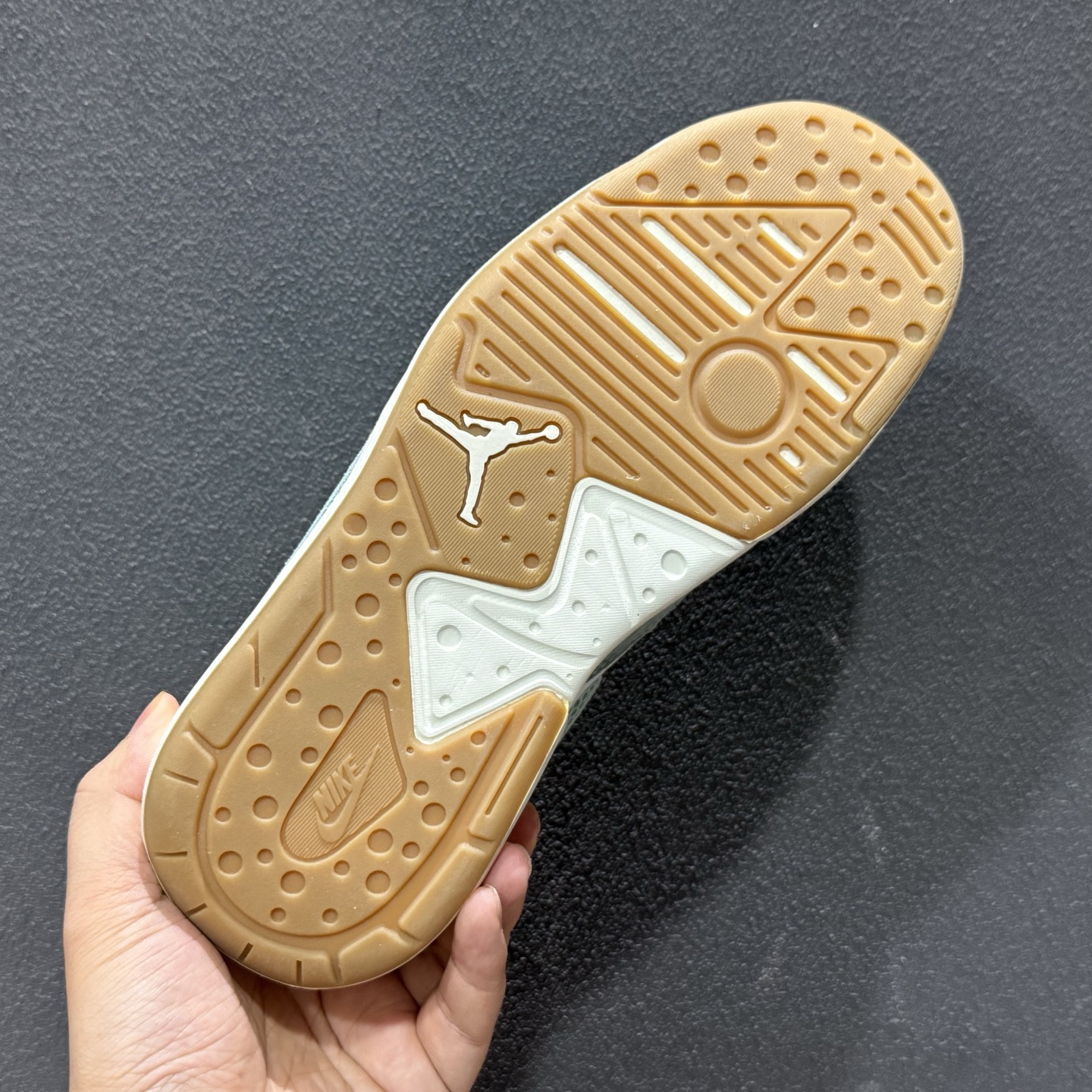 乔丹 Air Jordan Cmft Era AJ 乔丹复古运动板鞋 HJ6777-002