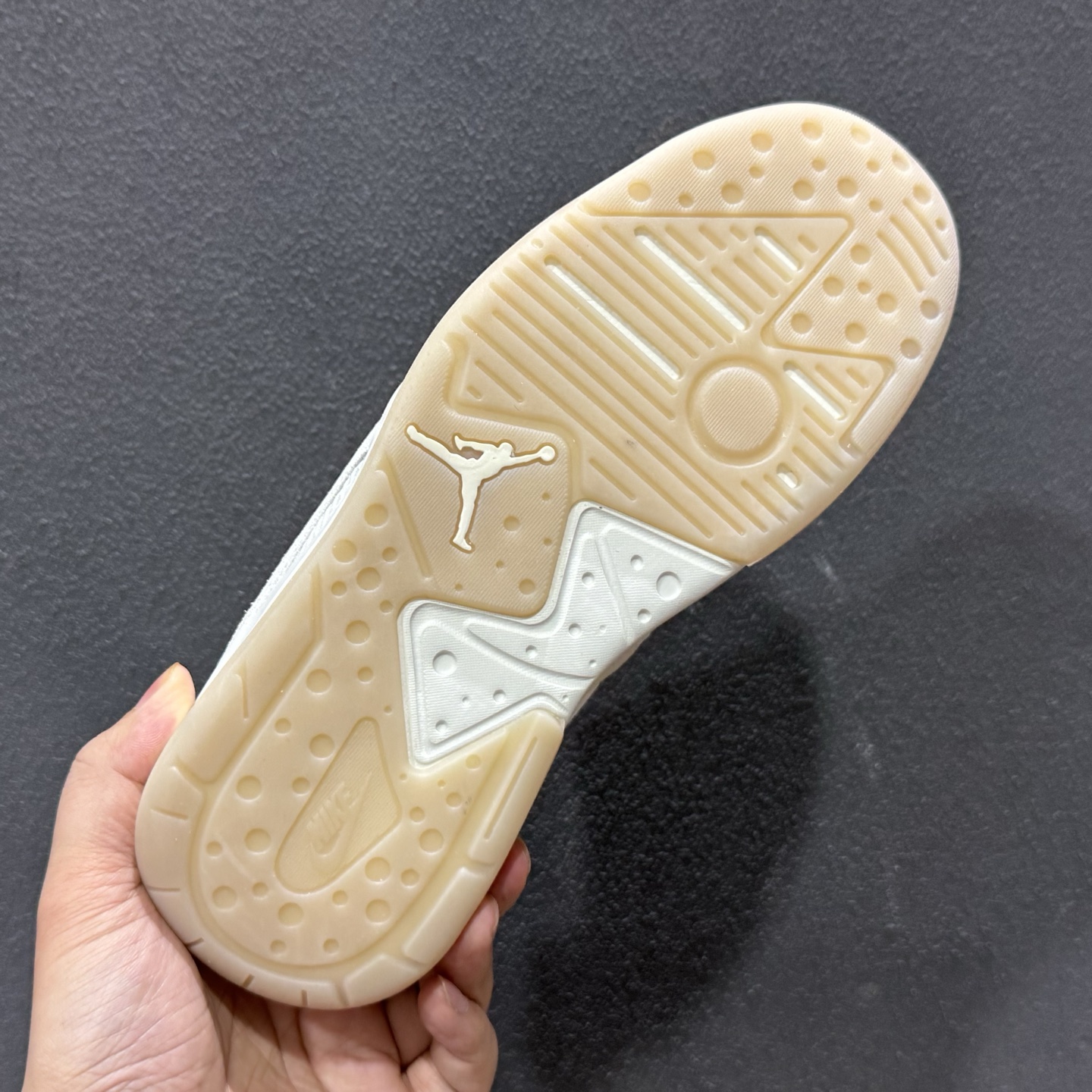 乔丹 Air Jordan Cmft Era AJ 乔丹复古运动板鞋 HJ6778-102-Top High Quatity Cheap Sneakers Fashion Clothing Clothes Bags handbags Shoes of all Brand wholesale With The best Quality And Beautiful Price from China Factory Chinese suppliers wholesaler seller 乔丹 Air Jordan Cmft Era AJ 乔丹复古运动板鞋 HJ6778-102