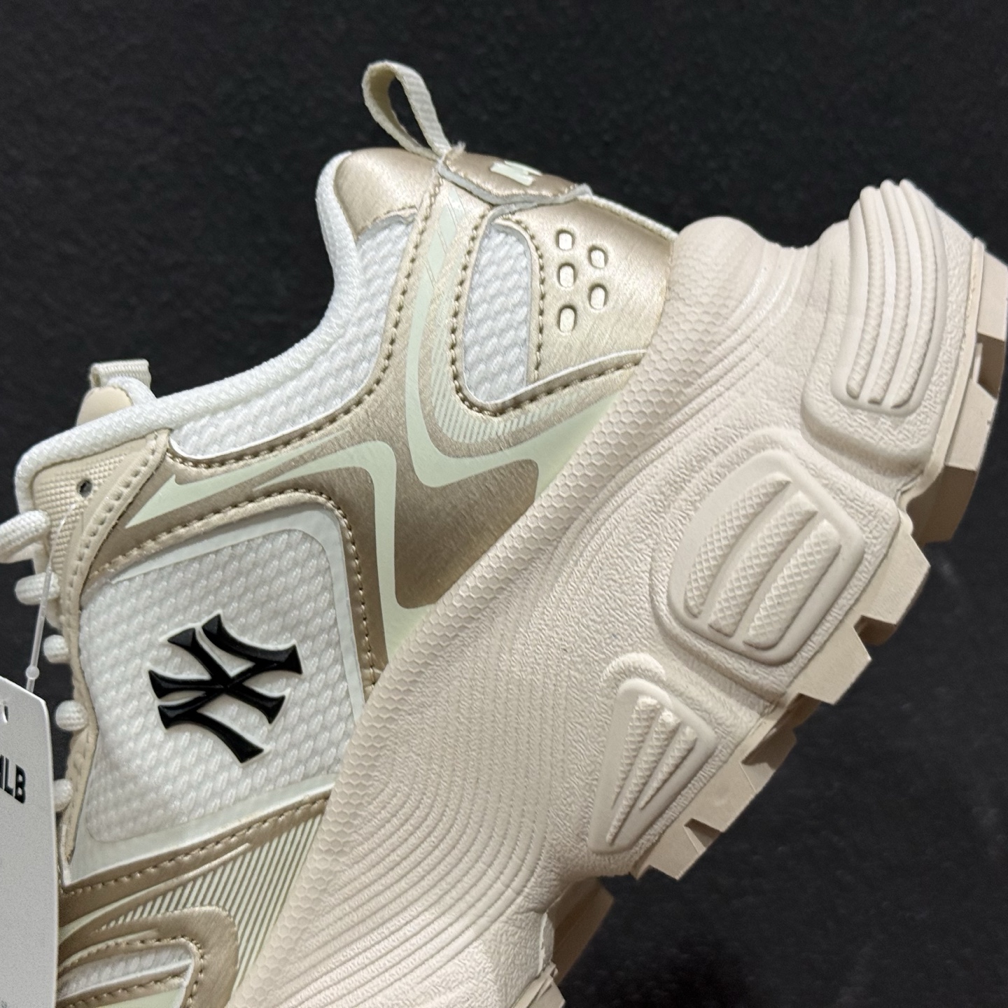 200 MLB Winner Chunky 赛博老爹鞋 3ASHWC36N(GP28) 标准象牙白色/标准金色-Chinese UA Cheap High Quatity Brand Clothes Bags handbags Sneakers wholesale wholesaler seller from China Factory suppliers Fashion Clothing Shoes best Quality Beautiful Price 200 MLB Winner Chunky 赛博老爹鞋 3ASHWC36N(GP28) 标准象牙白色/标准金色