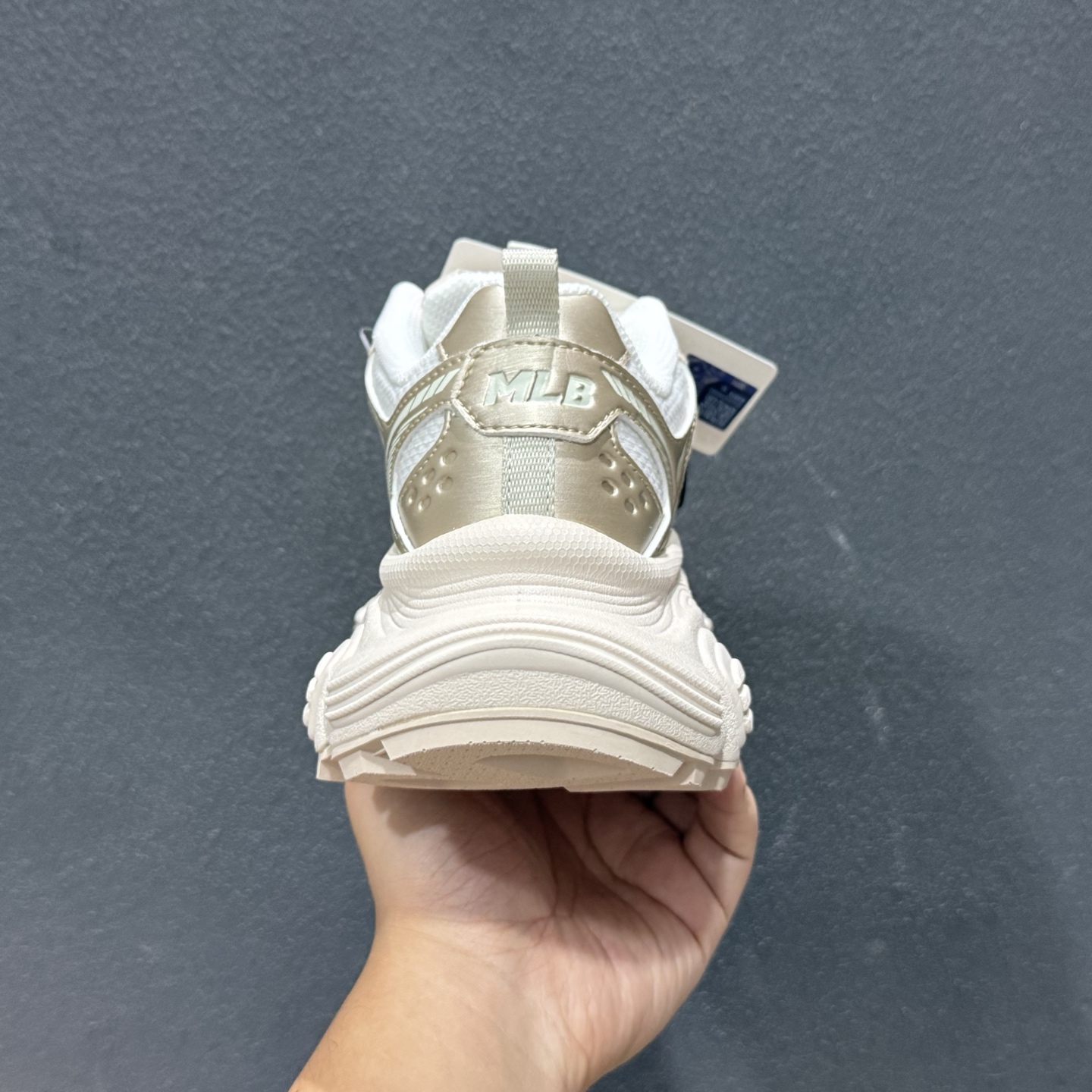 200 MLB Winner Chunky 赛博老爹鞋 3ASHWC36N(GP28) 标准象牙白色/标准金色-Chinese UA Cheap High Quatity Brand Clothes Bags handbags Sneakers wholesale wholesaler seller from China Factory suppliers Fashion Clothing Shoes best Quality Beautiful Price 200 MLB Winner Chunky 赛博老爹鞋 3ASHWC36N(GP28) 标准象牙白色/标准金色