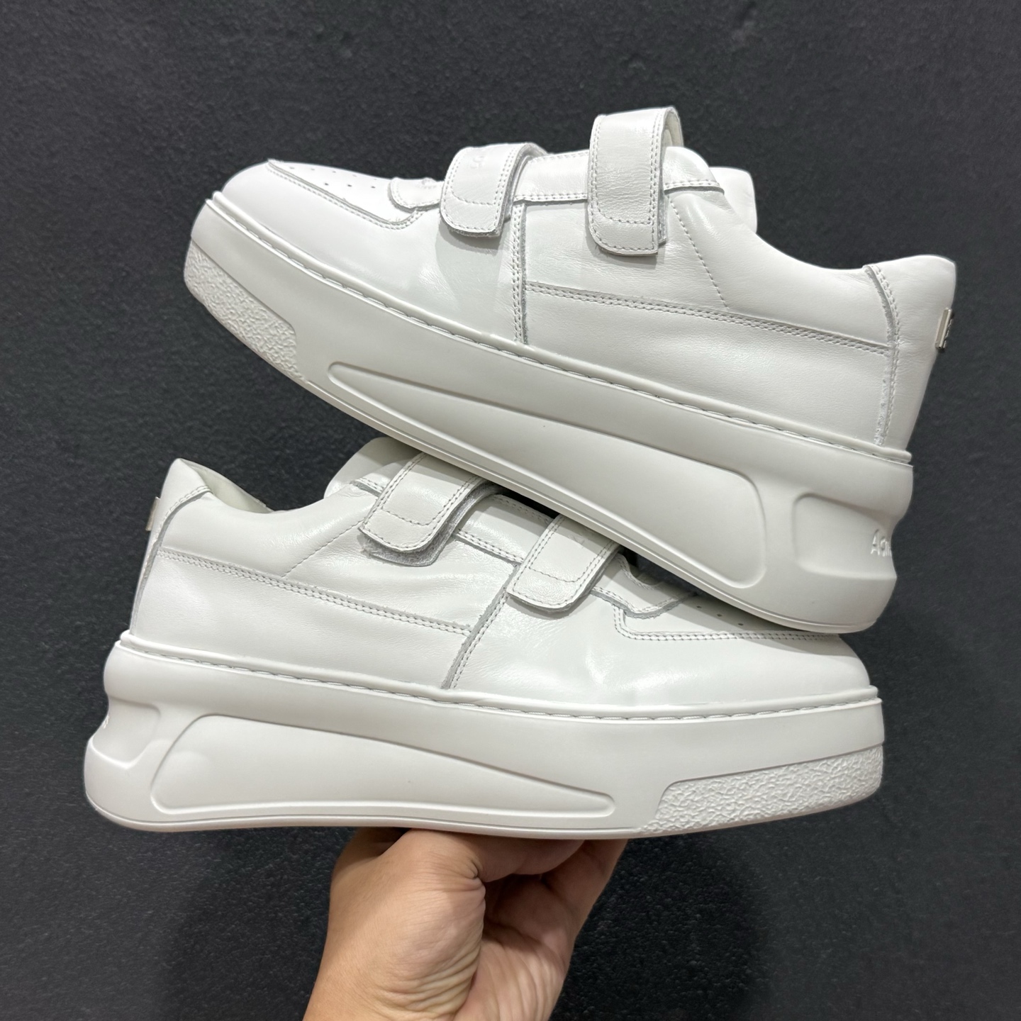 380 代购版本 Acne Studios 明星同款 人气单品 复古风魔术贴女子休闲生活鞋-Chinese UA Cheap High Quatity Brand Clothes Bags handbags Sneakers wholesale wholesaler seller from China Factory suppliers Fashion Clothing Shoes best Quality Beautiful Price 380 代购版本 Acne Studios 明星同款 人气单品 复古风魔术贴女子休闲生活鞋