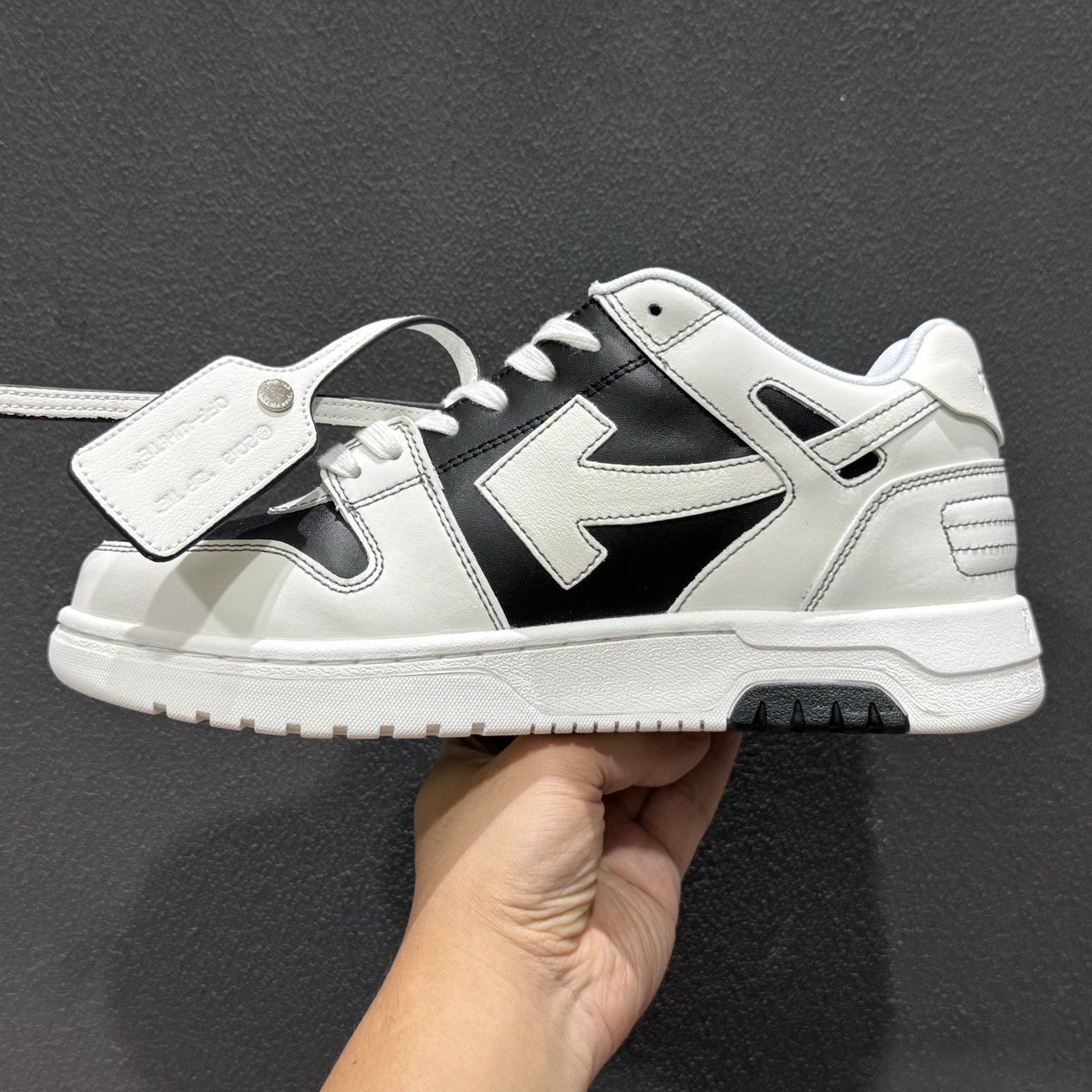 240 Off-White 防滑耐磨透气性轻便跑鞋-Chinese UA Cheap High Quatity Brand Clothes Bags handbags Sneakers wholesale wholesaler seller from China Factory suppliers Fashion Clothing Shoes best Quality Beautiful Price 240 Off-White 防滑耐磨透气性轻便跑鞋
