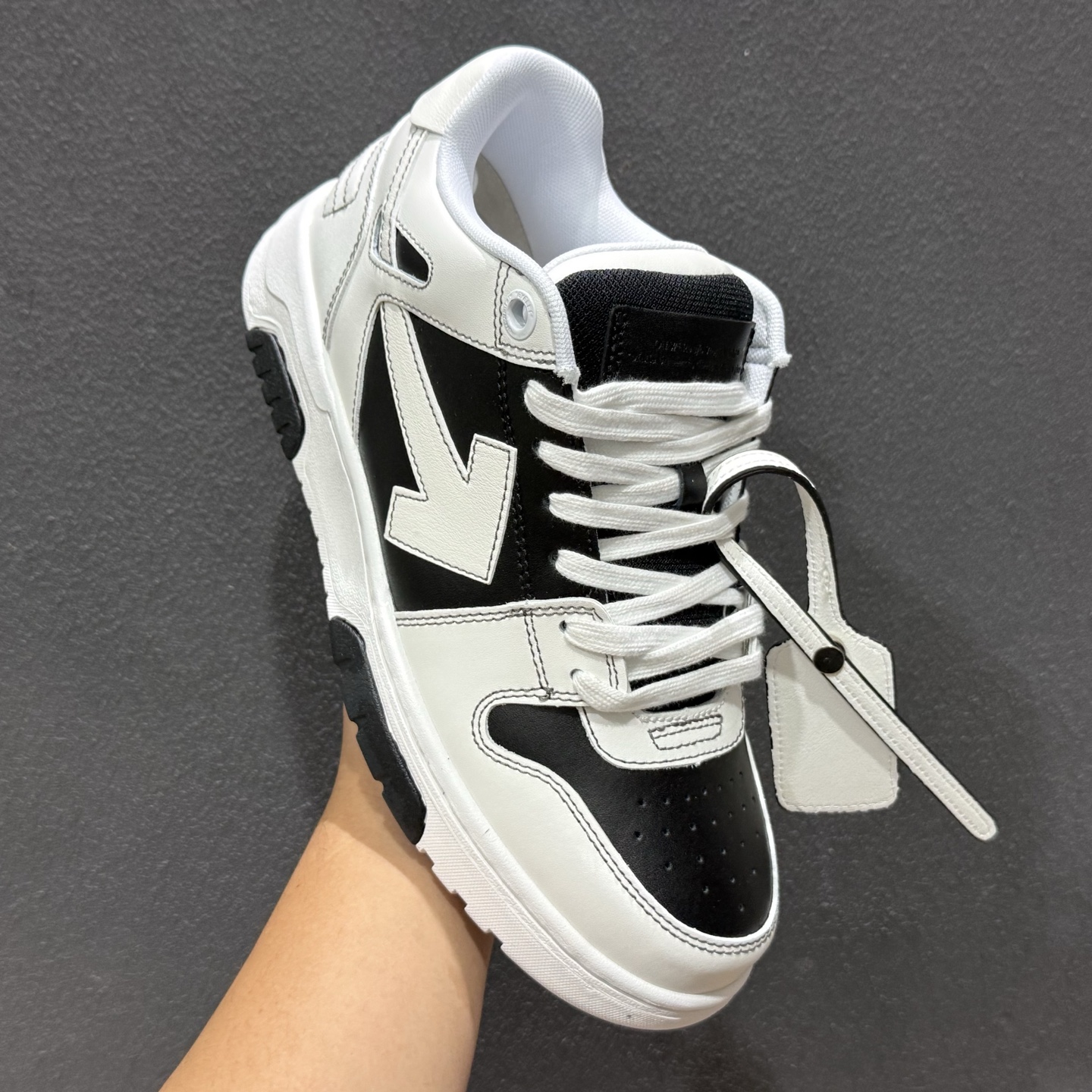 240 Off-White 防滑耐磨透气性轻便跑鞋-Chinese UA Cheap High Quatity Brand Clothes Bags handbags Sneakers wholesale wholesaler seller from China Factory suppliers Fashion Clothing Shoes best Quality Beautiful Price 240 Off-White 防滑耐磨透气性轻便跑鞋