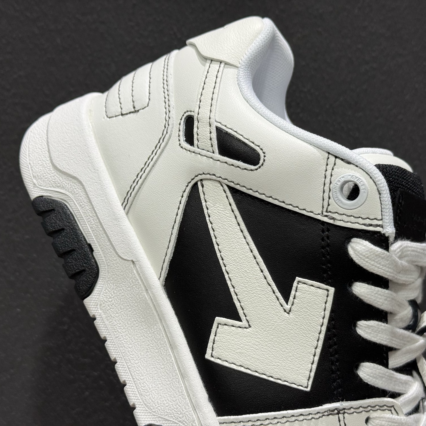 240 Off-White 防滑耐磨透气性轻便跑鞋-Chinese UA Cheap High Quatity Brand Clothes Bags handbags Sneakers wholesale wholesaler seller from China Factory suppliers Fashion Clothing Shoes best Quality Beautiful Price 240 Off-White 防滑耐磨透气性轻便跑鞋