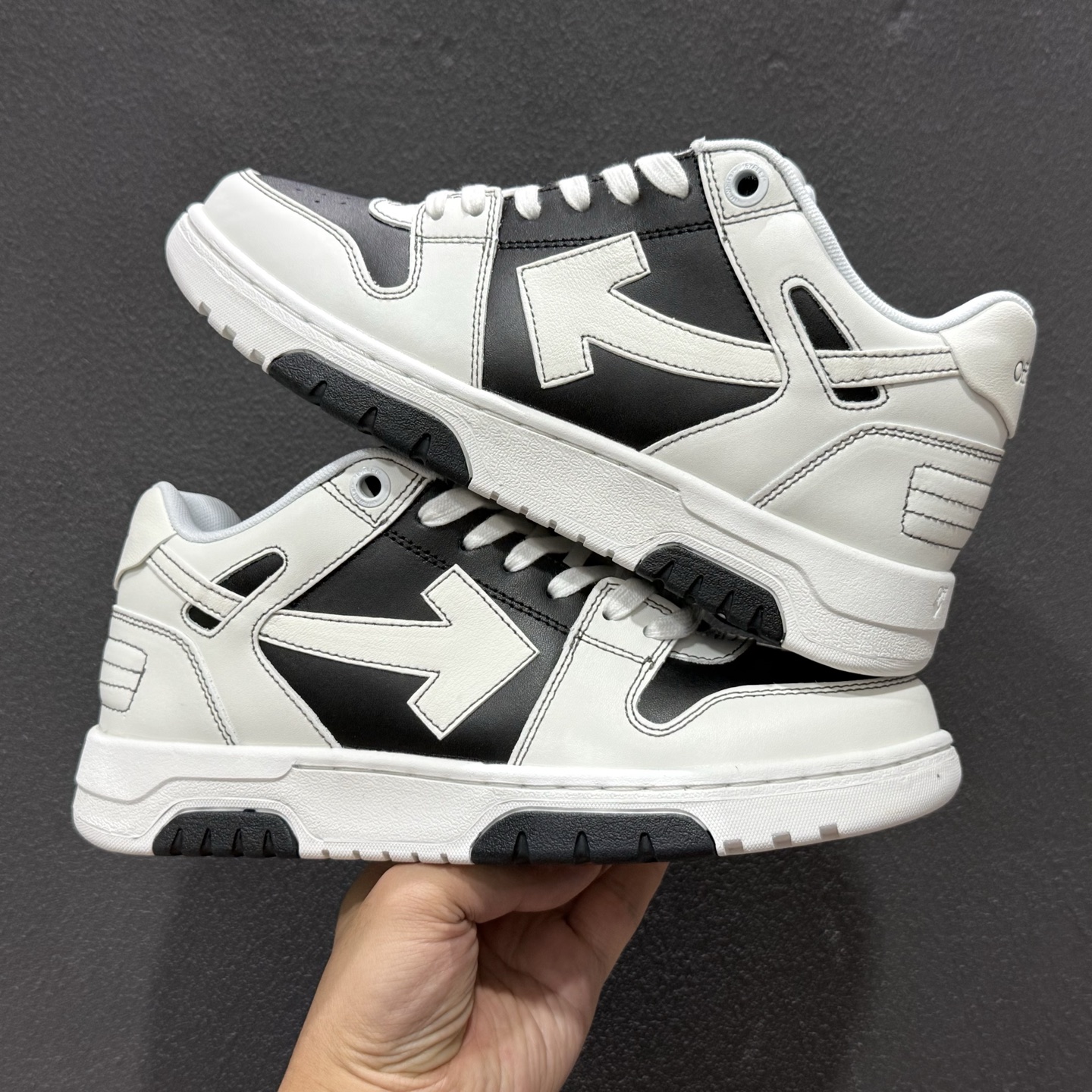 240 Off-White 防滑耐磨透气性轻便跑鞋-Chinese UA Cheap High Quatity Brand Clothes Bags handbags Sneakers wholesale wholesaler seller from China Factory suppliers Fashion Clothing Shoes best Quality Beautiful Price 240 Off-White 防滑耐磨透气性轻便跑鞋