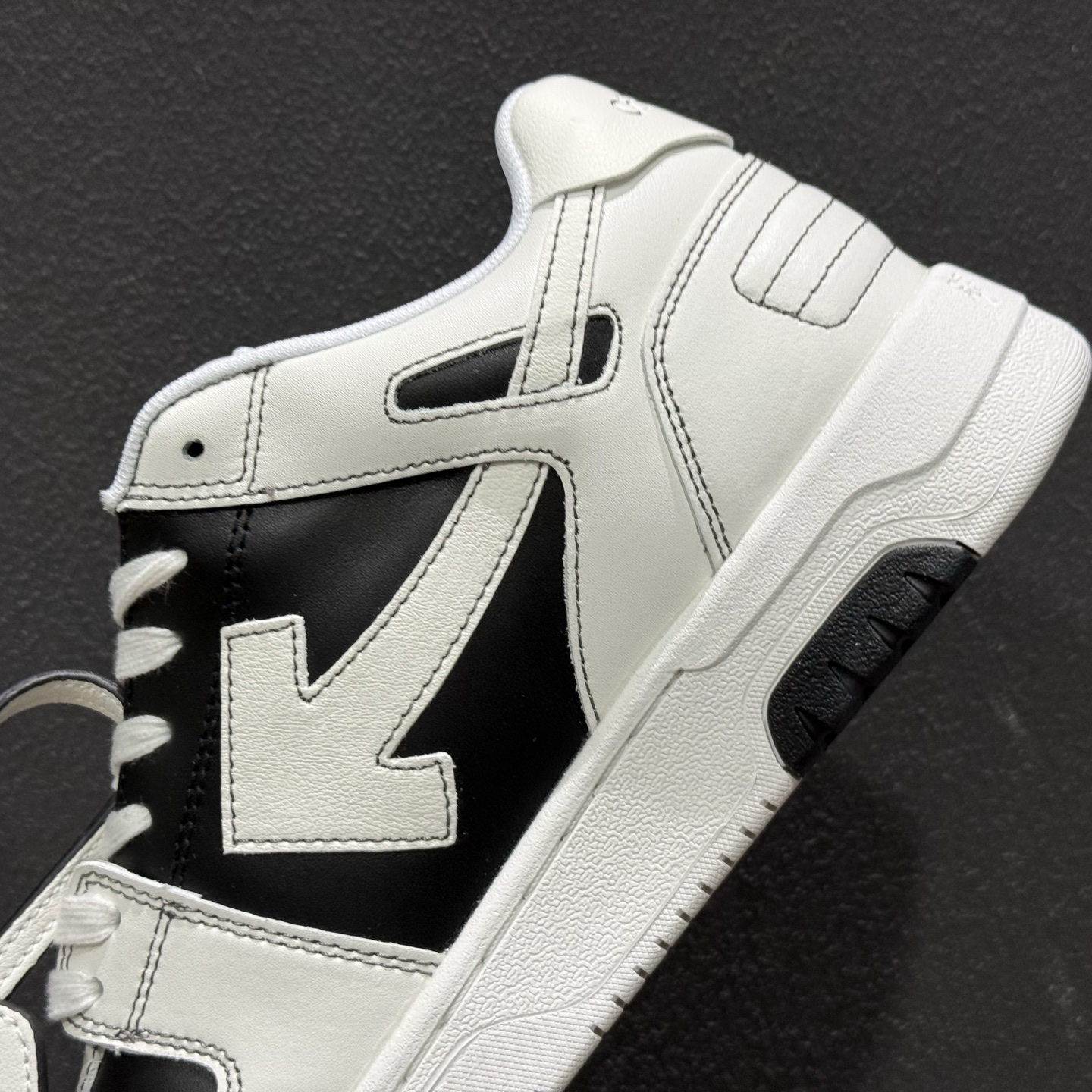 240 Off-White 防滑耐磨透气性轻便跑鞋-Chinese UA Cheap High Quatity Brand Clothes Bags handbags Sneakers wholesale wholesaler seller from China Factory suppliers Fashion Clothing Shoes best Quality Beautiful Price 240 Off-White 防滑耐磨透气性轻便跑鞋