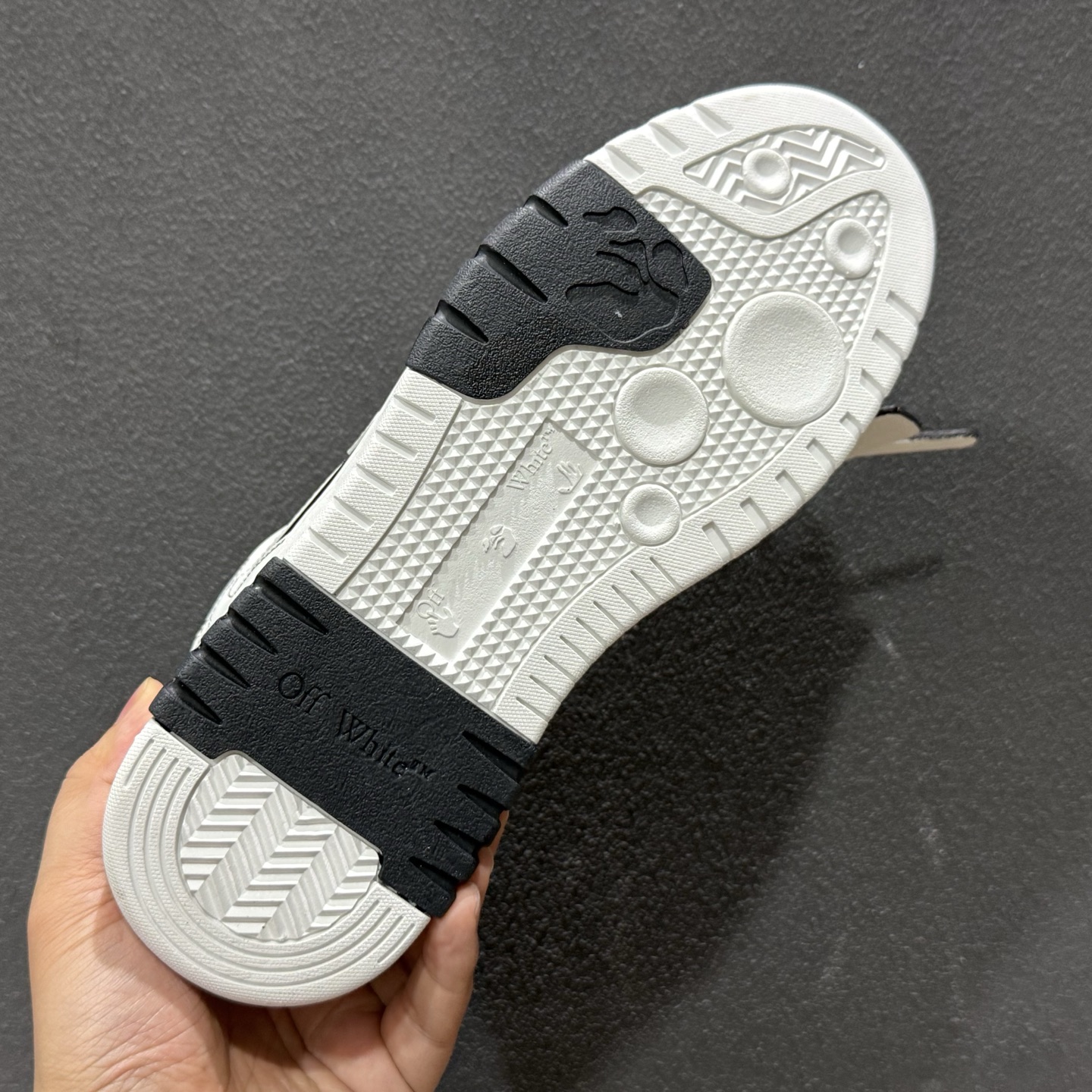 240 Off-White 防滑耐磨透气性轻便跑鞋-Chinese UA Cheap High Quatity Brand Clothes Bags handbags Sneakers wholesale wholesaler seller from China Factory suppliers Fashion Clothing Shoes best Quality Beautiful Price 240 Off-White 防滑耐磨透气性轻便跑鞋
