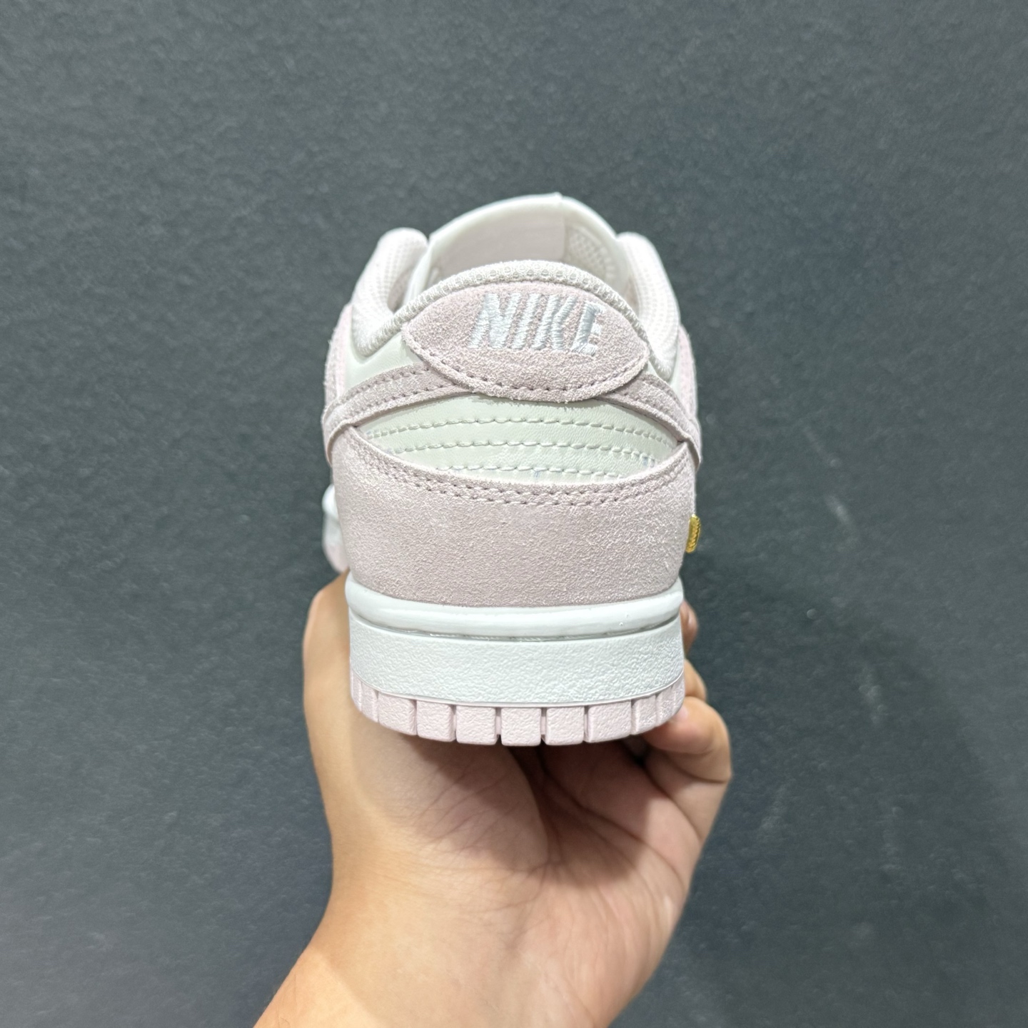 NIKE DUNK LOW 耐克 低帮休闲运动板鞋 IO4244-100-High Quatity Cheap Brand wholesale wholesaler seller Clothes Bags handbags Sneakers Top Fashion Clothing Shoes from China Factory Chinese suppliers best Quality Beautiful Price NIKE DUNK LOW 耐克 低帮休闲运动板鞋 IO4244-100