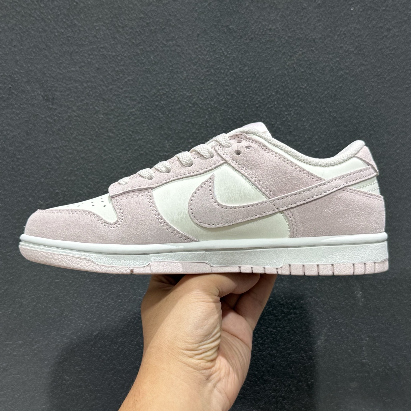 NIKE DUNK LOW 耐克 低帮休闲运动板鞋 IO4244-100-High Quatity Cheap Brand wholesale wholesaler seller Clothes Bags handbags Sneakers Top Fashion Clothing Shoes from China Factory Chinese suppliers best Quality Beautiful Price NIKE DUNK LOW 耐克 低帮休闲运动板鞋 IO4244-100