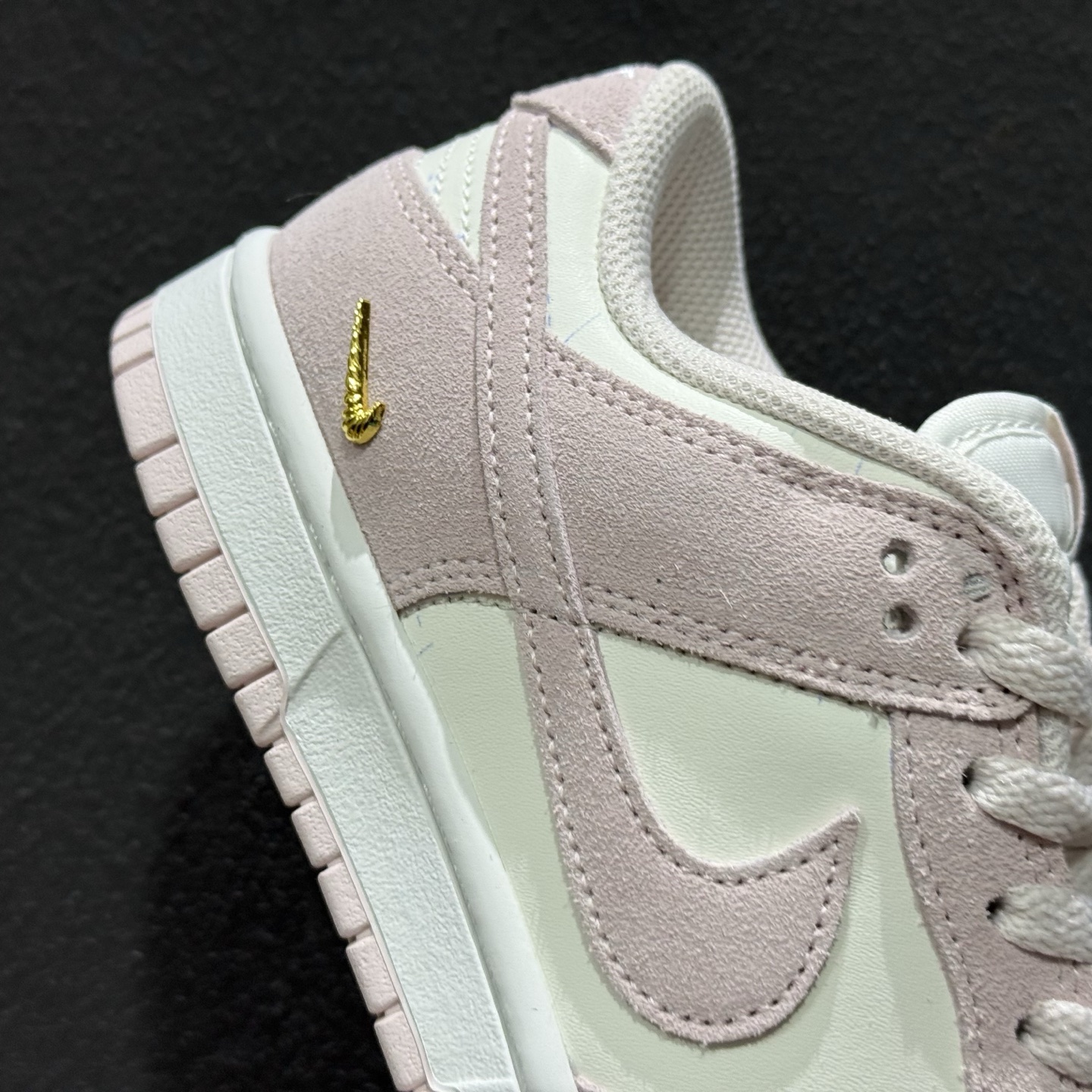 NIKE DUNK LOW 耐克 低帮休闲运动板鞋 IO4244-100-High Quatity Cheap Brand wholesale wholesaler seller Clothes Bags handbags Sneakers Top Fashion Clothing Shoes from China Factory Chinese suppliers best Quality Beautiful Price NIKE DUNK LOW 耐克 低帮休闲运动板鞋 IO4244-100