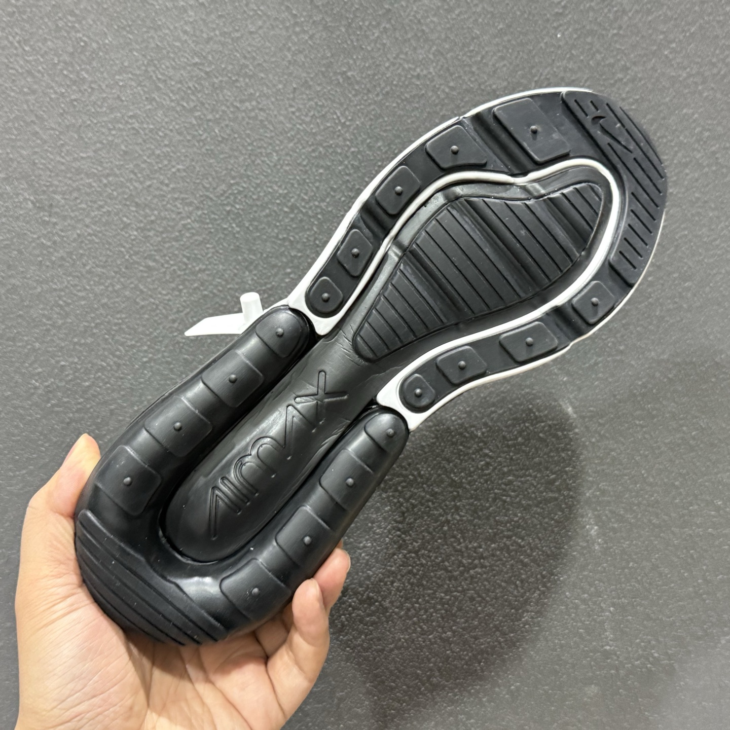 Nike Air Max 270 低帮气垫跑鞋 max270 黑白绿 AH8050-004-Top High Quatity Cheap Sneakers Fashion Clothing Clothes Bags handbags Shoes of all Brand wholesale With The best Quality And Beautiful Price from China Factory Chinese suppliers wholesaler seller Nike Air Max 270 低帮气垫跑鞋 max270 黑白绿 AH8050-004