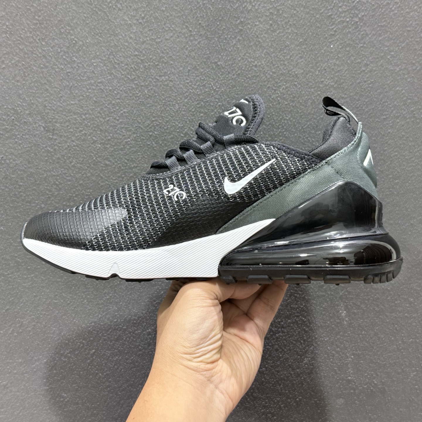 Nike Air Max 270 低帮气垫跑鞋 max270 黑白绿 AH8050-004-Top High Quatity Cheap Sneakers Fashion Clothing Clothes Bags handbags Shoes of all Brand wholesale With The best Quality And Beautiful Price from China Factory Chinese suppliers wholesaler seller Nike Air Max 270 低帮气垫跑鞋 max270 黑白绿 AH8050-004
