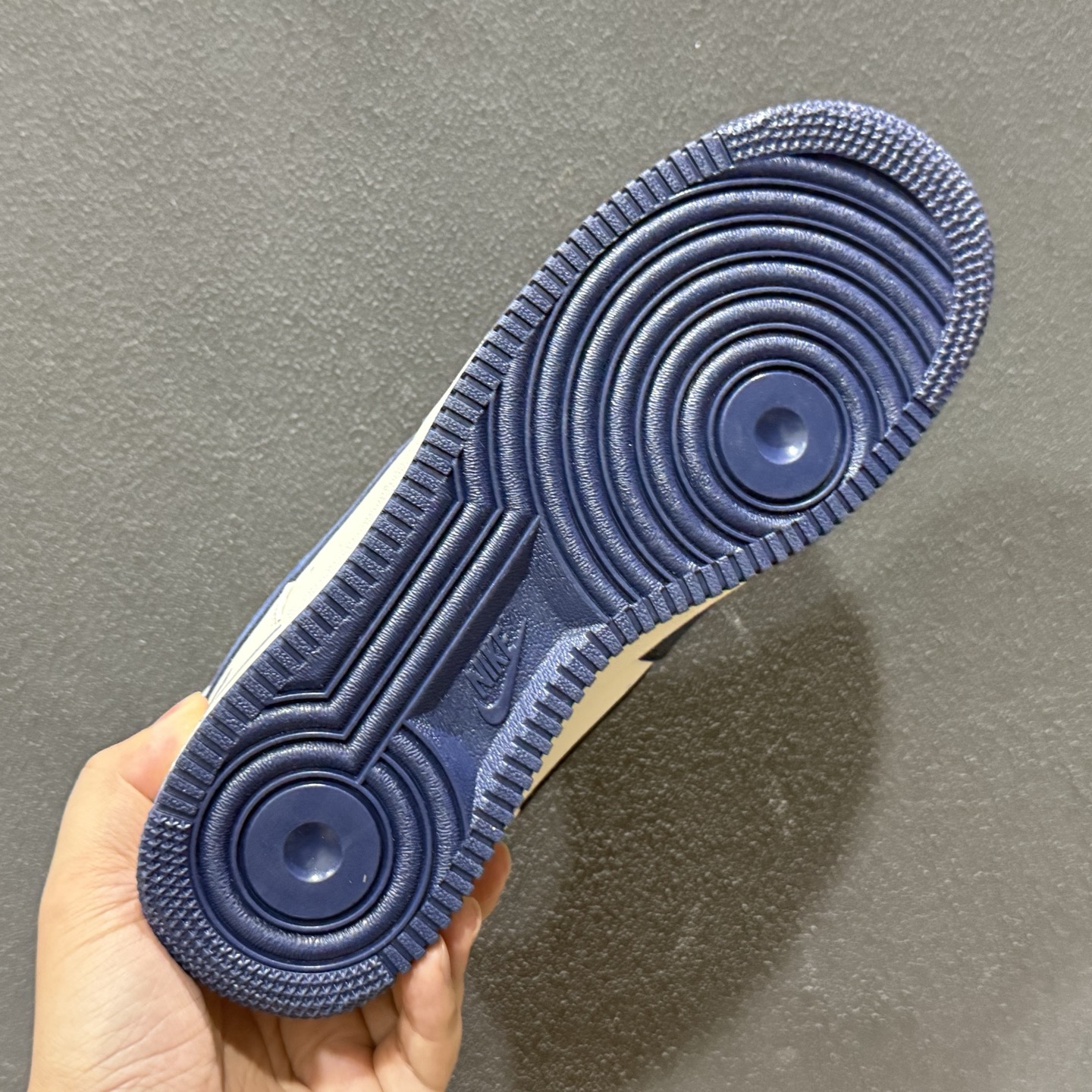 海外高端定制限量发售！耐克空军一号 × 古驰联名定制款 经典空军鞋型重塑质感天花板 BK1916-008