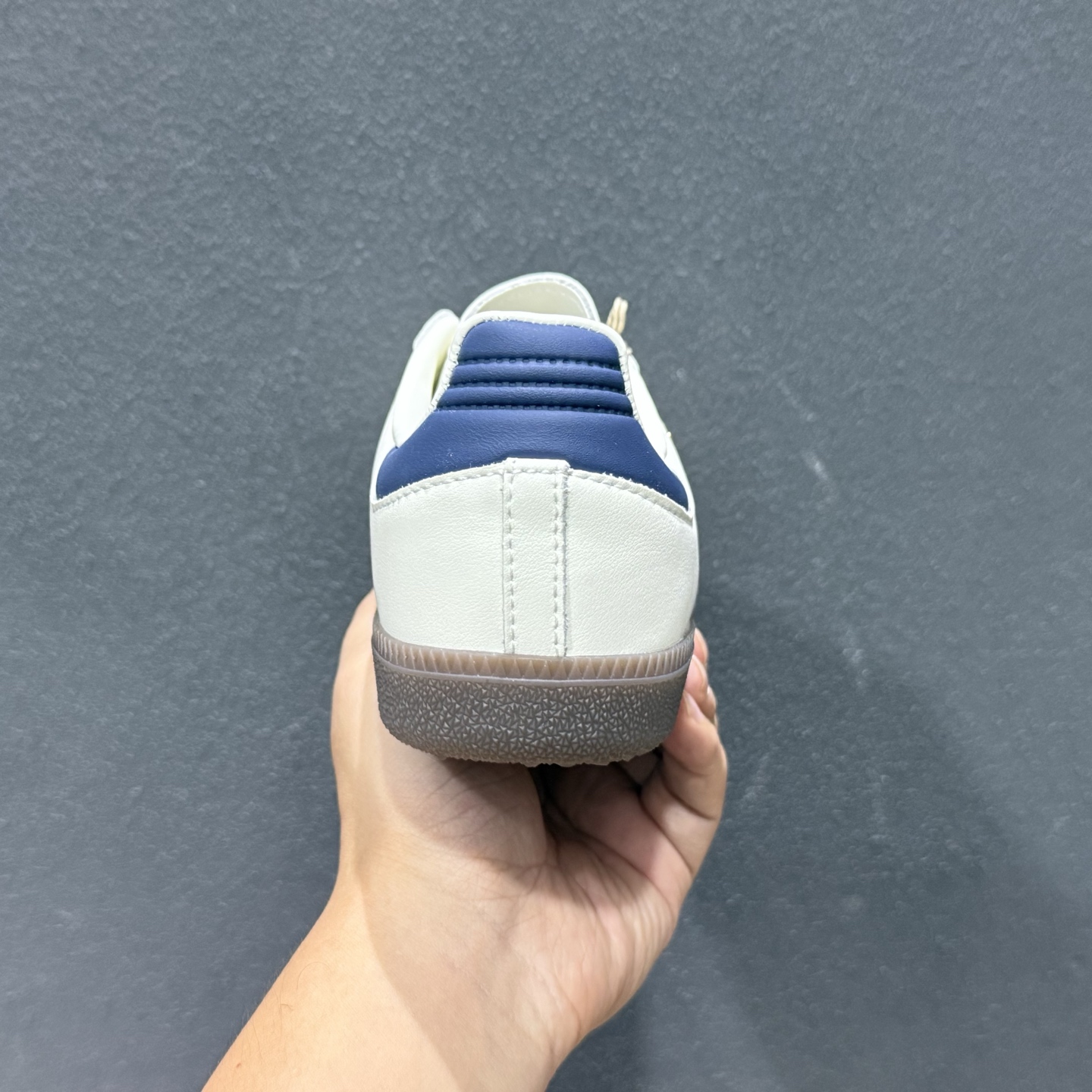 Adidas Originals SAMBA W 桑巴舞系列绅士德训足球风百搭低帮休闲运动板鞋 IH6627-126-Top High Quatity Cheap Sneakers Fashion Clothing Clothes Bags handbags Shoes of all Brand wholesale With The best Quality And Beautiful Price from China Factory Chinese suppliers wholesaler seller Adidas Originals SAMBA W 桑巴舞系列绅士德训足球风百搭低帮休闲运动板鞋 IH6627-126