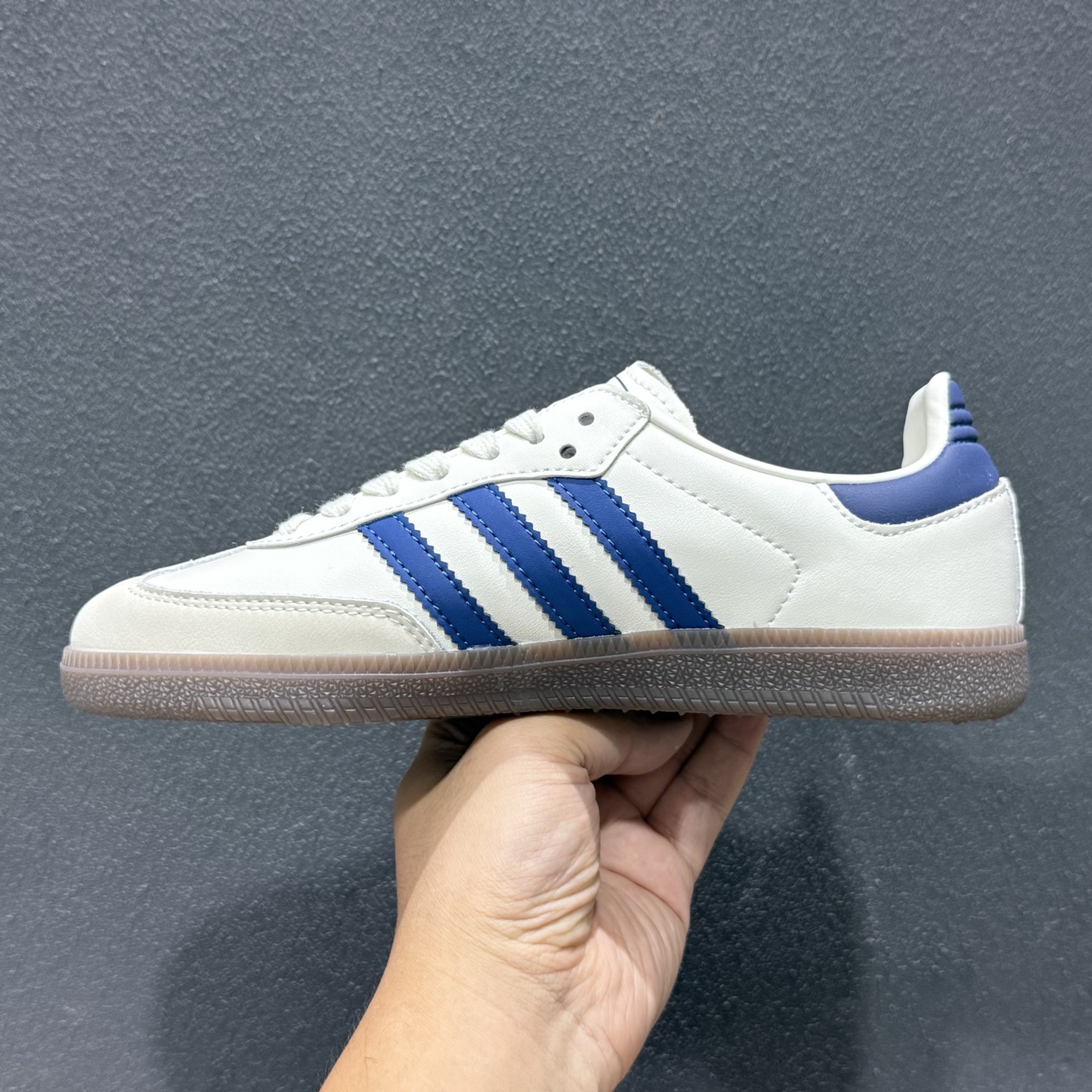 Adidas Originals SAMBA W 桑巴舞系列绅士德训足球风百搭低帮休闲运动板鞋 IH6627-126-Top High Quatity Cheap Sneakers Fashion Clothing Clothes Bags handbags Shoes of all Brand wholesale With The best Quality And Beautiful Price from China Factory Chinese suppliers wholesaler seller Adidas Originals SAMBA W 桑巴舞系列绅士德训足球风百搭低帮休闲运动板鞋 IH6627-126