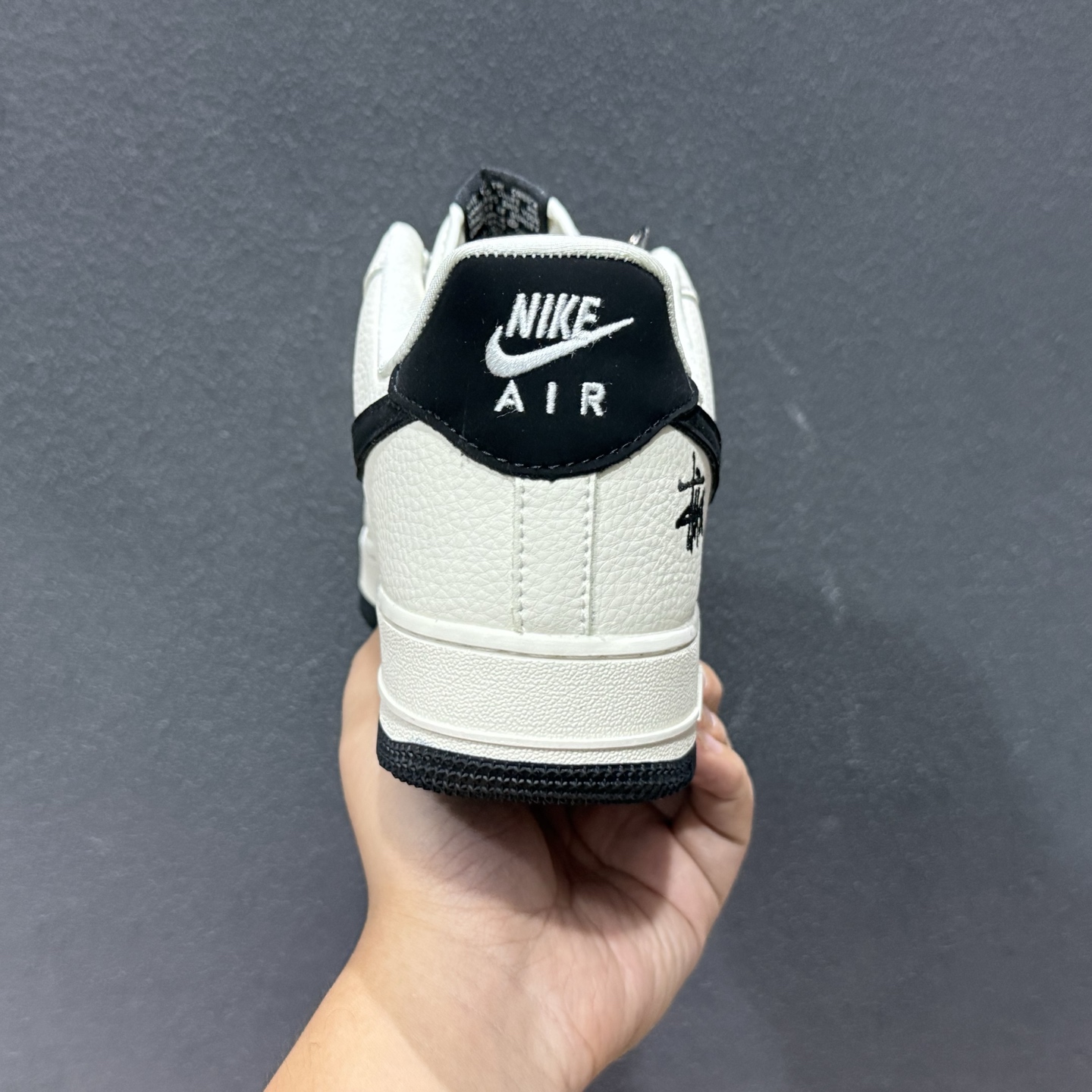 潮牌联名 街头顶流 AIR FORCE 1 经典米白黑撞色设计自带复古质感 DN1688-820-Top High Quatity Cheap Sneakers Fashion Clothing Clothes Bags handbags Shoes of all Brand wholesale With The best Quality And Beautiful Price from China Factory Chinese suppliers wholesaler seller 潮牌联名 街头顶流 AIR FORCE 1 经典米白黑撞色设计自带复古质感 DN1688-820