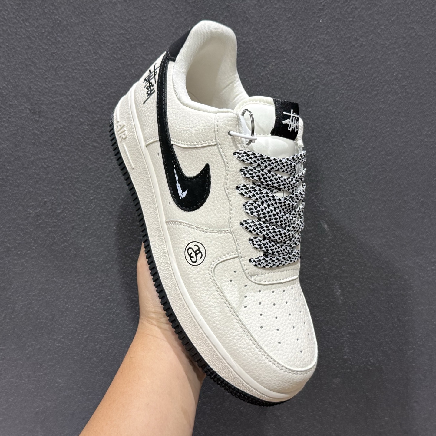 潮牌联名 街头顶流 AIR FORCE 1 经典米白黑撞色设计自带复古质感 DN1688-820-Top High Quatity Cheap Sneakers Fashion Clothing Clothes Bags handbags Shoes of all Brand wholesale With The best Quality And Beautiful Price from China Factory Chinese suppliers wholesaler seller 潮牌联名 街头顶流 AIR FORCE 1 经典米白黑撞色设计自带复古质感 DN1688-820
