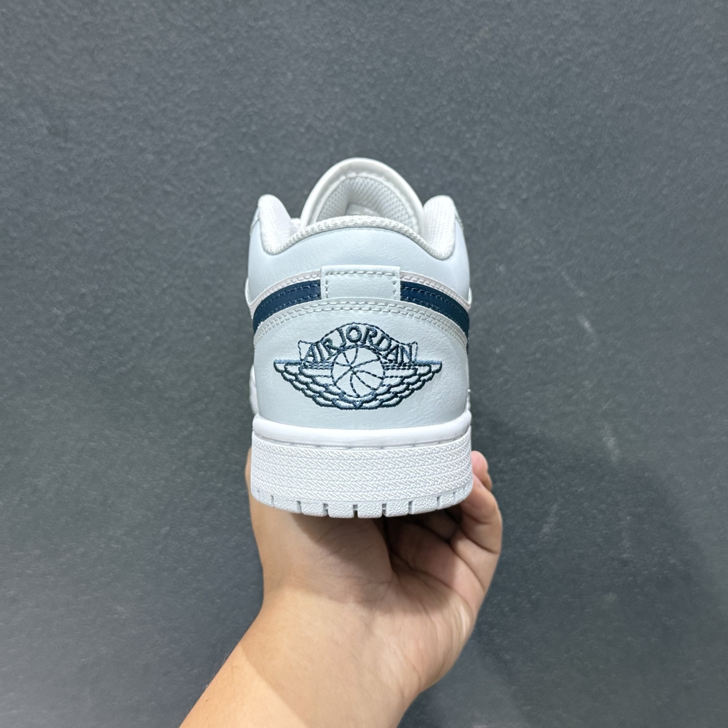 Nike AIR JORDAN 1 LOW 乔1 低帮复古文化篮球鞋 553558-400-Top High Quatity Cheap Sneakers Fashion Clothing Clothes Bags handbags Shoes of all Brand wholesale With The best Quality And Beautiful Price from China Factory Chinese suppliers wholesaler seller Nike AIR JORDAN 1 LOW 乔1 低帮复古文化篮球鞋 553558-400