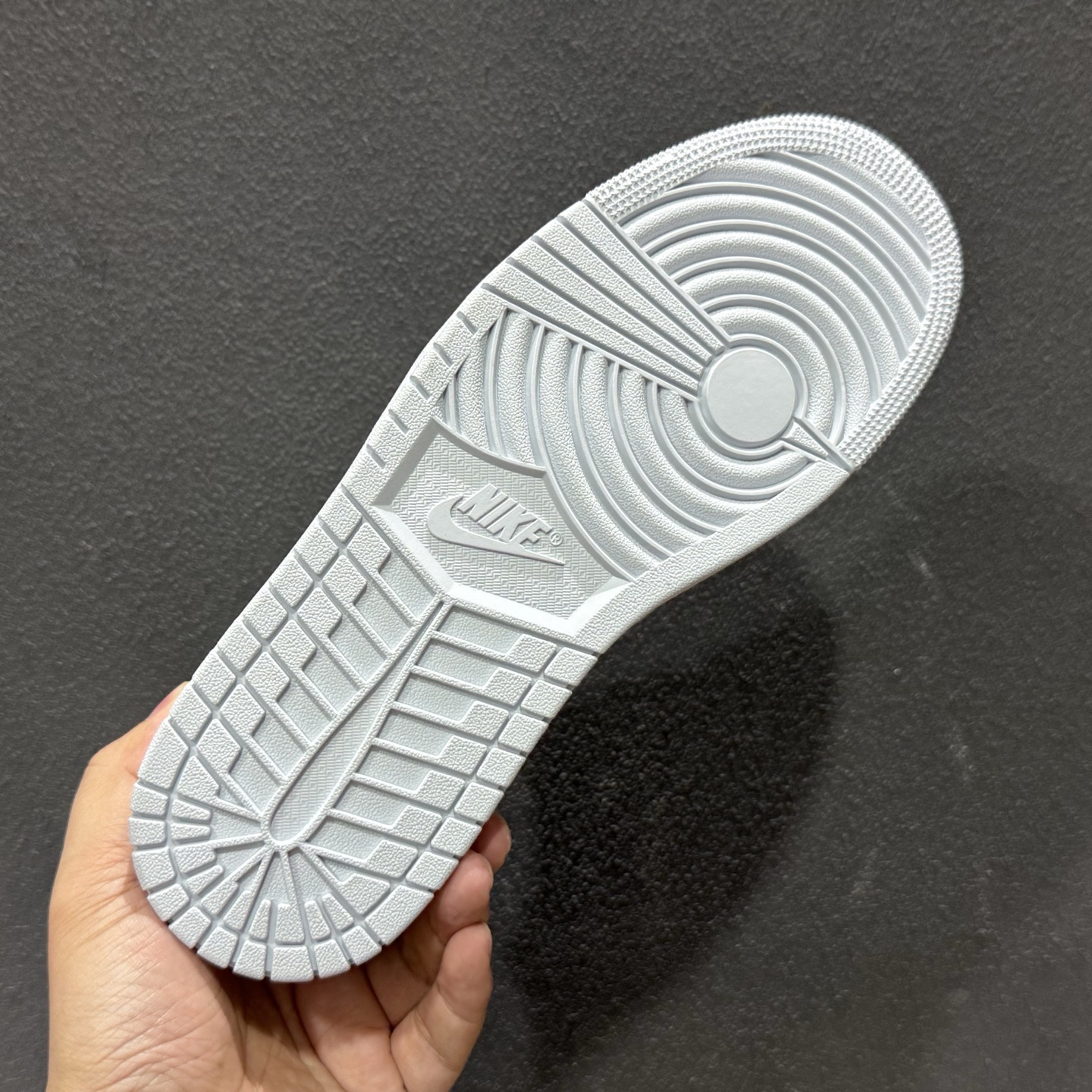 Nike AIR JORDAN 1 LOW 乔1 低帮复古文化篮球鞋 553558-400-Top High Quatity Cheap Sneakers Fashion Clothing Clothes Bags handbags Shoes of all Brand wholesale With The best Quality And Beautiful Price from China Factory Chinese suppliers wholesaler seller Nike AIR JORDAN 1 LOW 乔1 低帮复古文化篮球鞋 553558-400