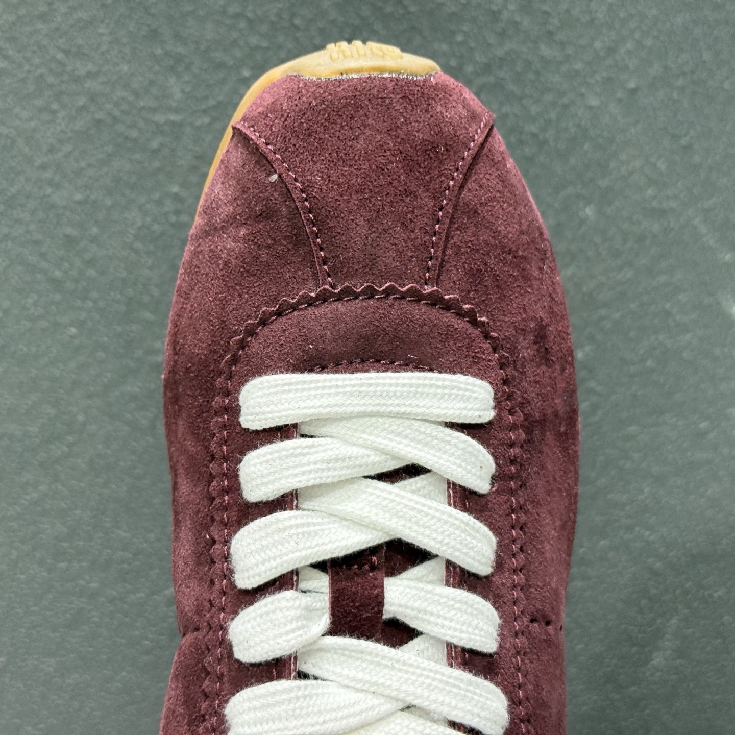 MiuMiu Plume 缪缪平底系带薄底低帮生活休闲德训鞋 酒红-Top High Quatity Cheap Sneakers Fashion Clothing Clothes Bags handbags Shoes of all Brand wholesale With The best Quality And Beautiful Price from China Factory Chinese suppliers wholesaler seller MiuMiu Plume 缪缪平底系带薄底低帮生活休闲德训鞋 酒红