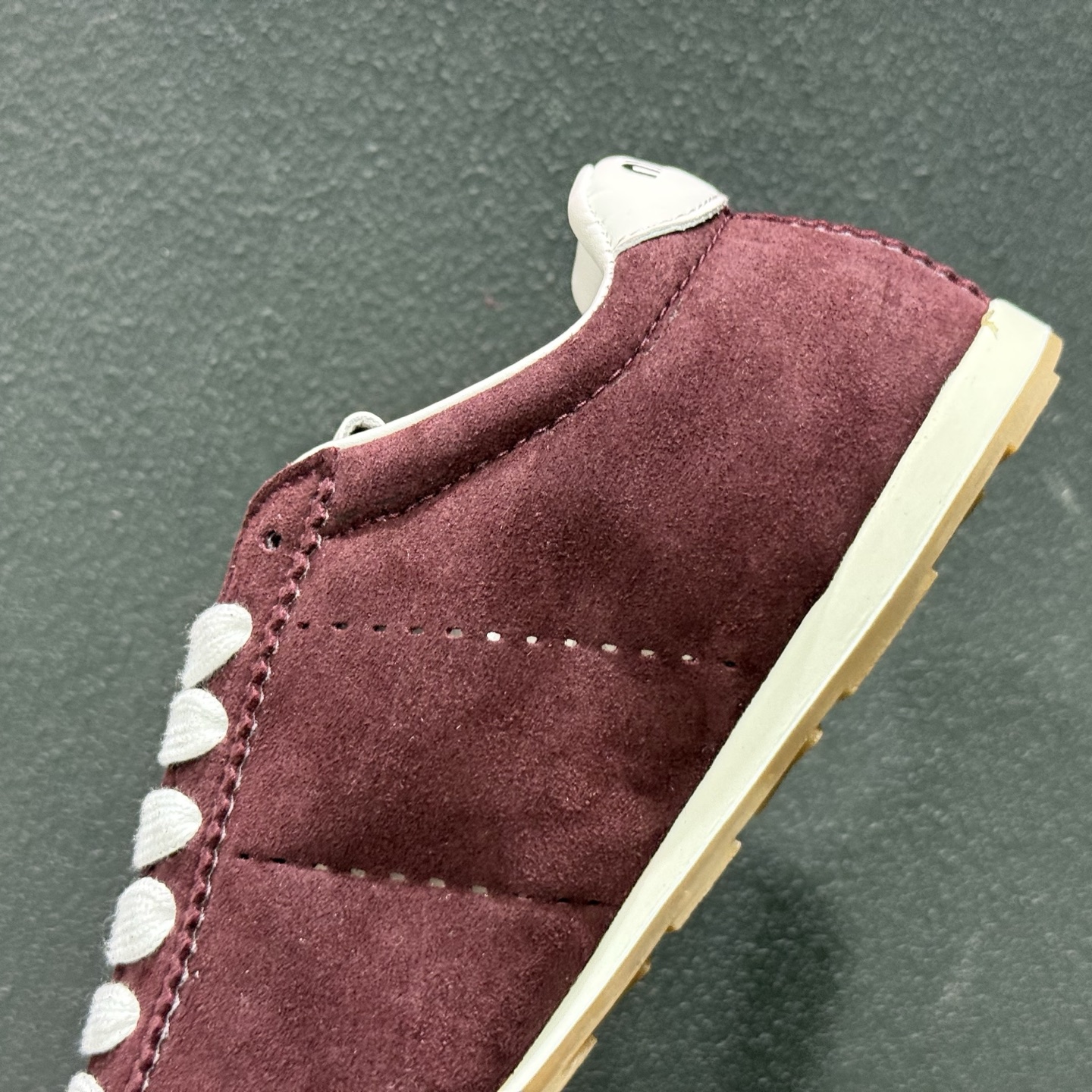 MiuMiu Plume 缪缪平底系带薄底低帮生活休闲德训鞋 酒红-Top High Quatity Cheap Sneakers Fashion Clothing Clothes Bags handbags Shoes of all Brand wholesale With The best Quality And Beautiful Price from China Factory Chinese suppliers wholesaler seller MiuMiu Plume 缪缪平底系带薄底低帮生活休闲德训鞋 酒红