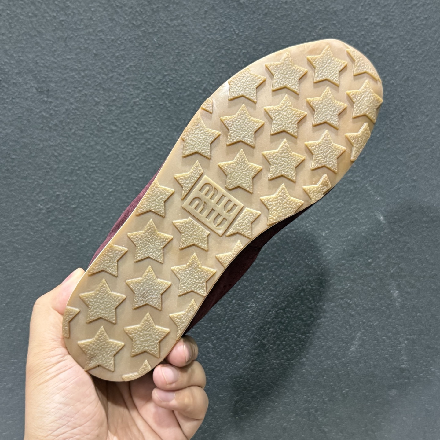 MiuMiu Plume 缪缪平底系带薄底低帮生活休闲德训鞋 酒红-Top High Quatity Cheap Sneakers Fashion Clothing Clothes Bags handbags Shoes of all Brand wholesale With The best Quality And Beautiful Price from China Factory Chinese suppliers wholesaler seller MiuMiu Plume 缪缪平底系带薄底低帮生活休闲德训鞋 酒红