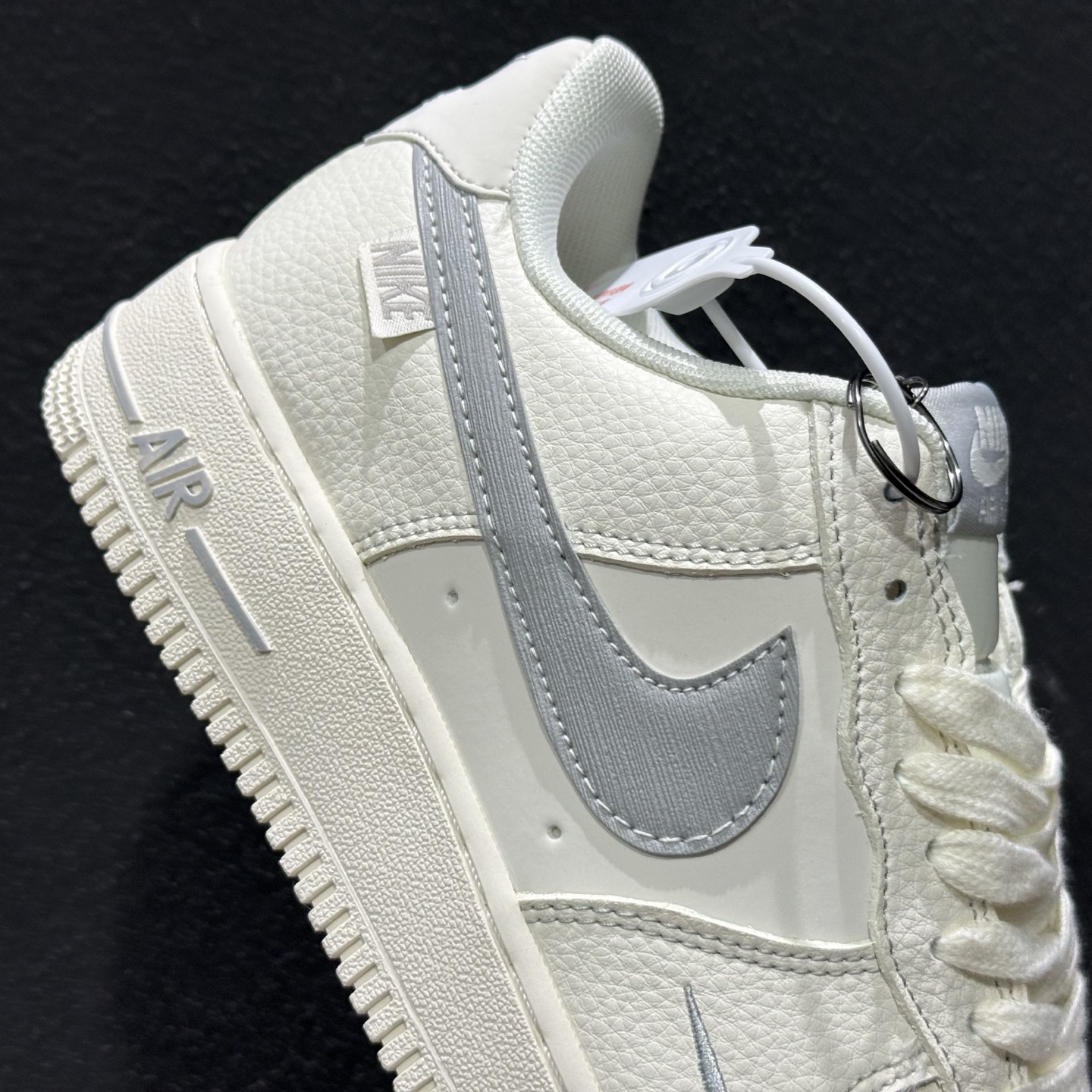 经典焕新 脚感升级 AIR FORCE 1 传奇空军一号板鞋 DN9688-110-Top High Quatity Cheap Sneakers Fashion Clothing Clothes Bags handbags Shoes of all Brand wholesale With The best Quality And Beautiful Price from China Factory Chinese suppliers wholesaler seller 经典焕新 脚感升级 AIR FORCE 1 传奇空军一号板鞋 DN9688-110