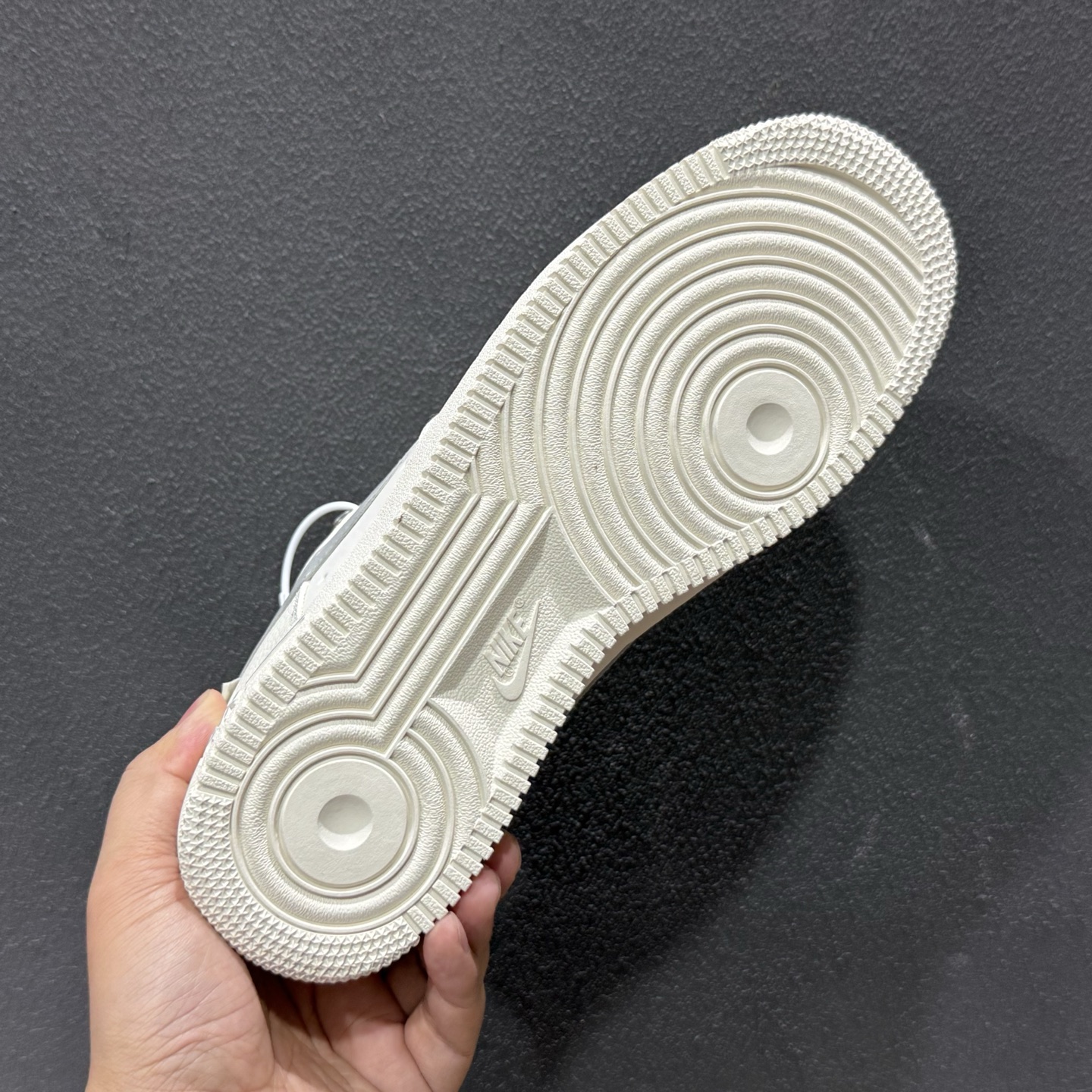 经典焕新 脚感升级 AIR FORCE 1 传奇空军一号板鞋 DN9688-110-Top High Quatity Cheap Sneakers Fashion Clothing Clothes Bags handbags Shoes of all Brand wholesale With The best Quality And Beautiful Price from China Factory Chinese suppliers wholesaler seller 经典焕新 脚感升级 AIR FORCE 1 传奇空军一号板鞋 DN9688-110