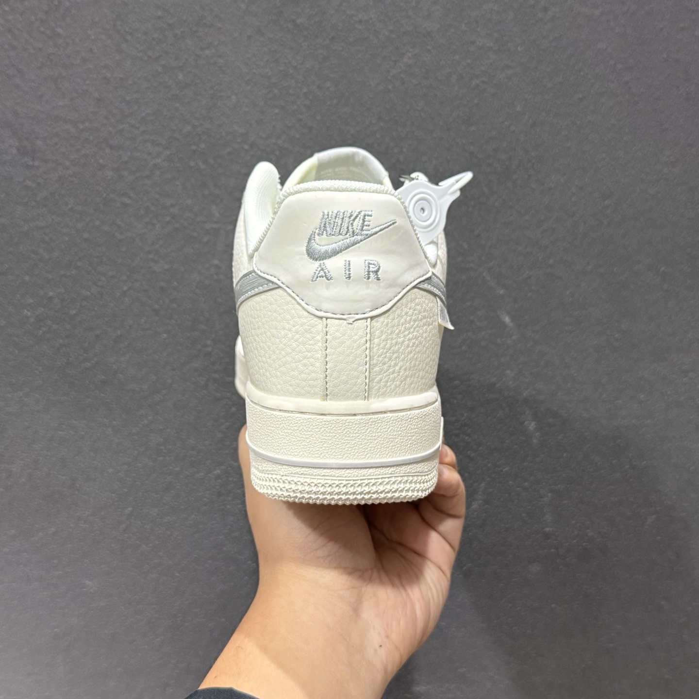 经典焕新 脚感升级 AIR FORCE 1 传奇空军一号板鞋 DN9688-110-Top High Quatity Cheap Sneakers Fashion Clothing Clothes Bags handbags Shoes of all Brand wholesale With The best Quality And Beautiful Price from China Factory Chinese suppliers wholesaler seller 经典焕新 脚感升级 AIR FORCE 1 传奇空军一号板鞋 DN9688-110