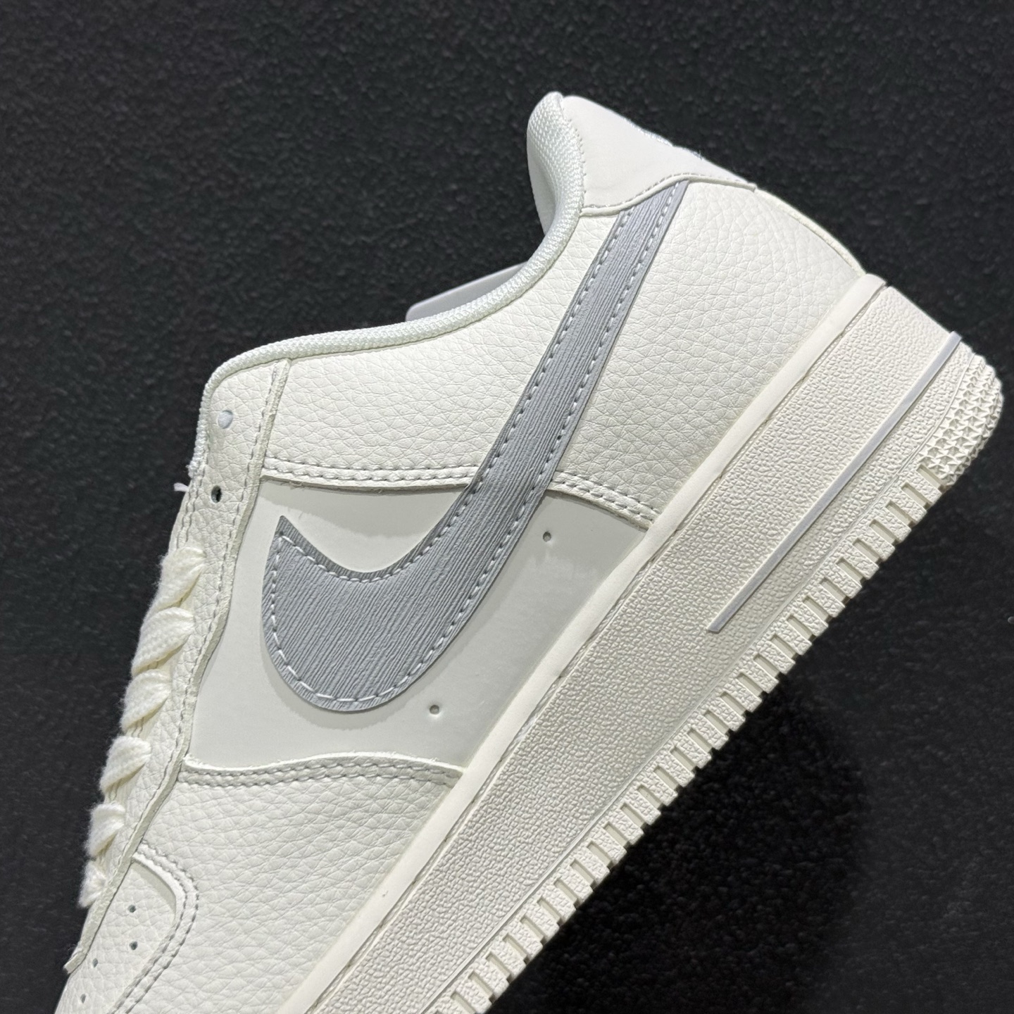 经典焕新 脚感升级 AIR FORCE 1 传奇空军一号板鞋 DN9688-110-Top High Quatity Cheap Sneakers Fashion Clothing Clothes Bags handbags Shoes of all Brand wholesale With The best Quality And Beautiful Price from China Factory Chinese suppliers wholesaler seller 经典焕新 脚感升级 AIR FORCE 1 传奇空军一号板鞋 DN9688-110