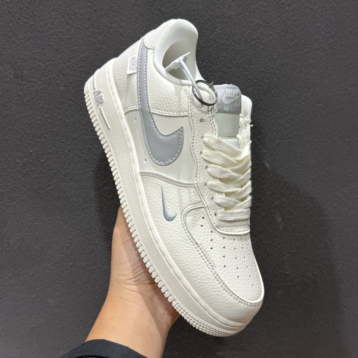 经典焕新 脚感升级 AIR FORCE 1 传奇空军一号板鞋 DN9688-110-Top High Quatity Cheap Sneakers Fashion Clothing Clothes Bags handbags Shoes of all Brand wholesale With The best Quality And Beautiful Price from China Factory Chinese suppliers wholesaler seller 经典焕新 脚感升级 AIR FORCE 1 传奇空军一号板鞋 DN9688-110