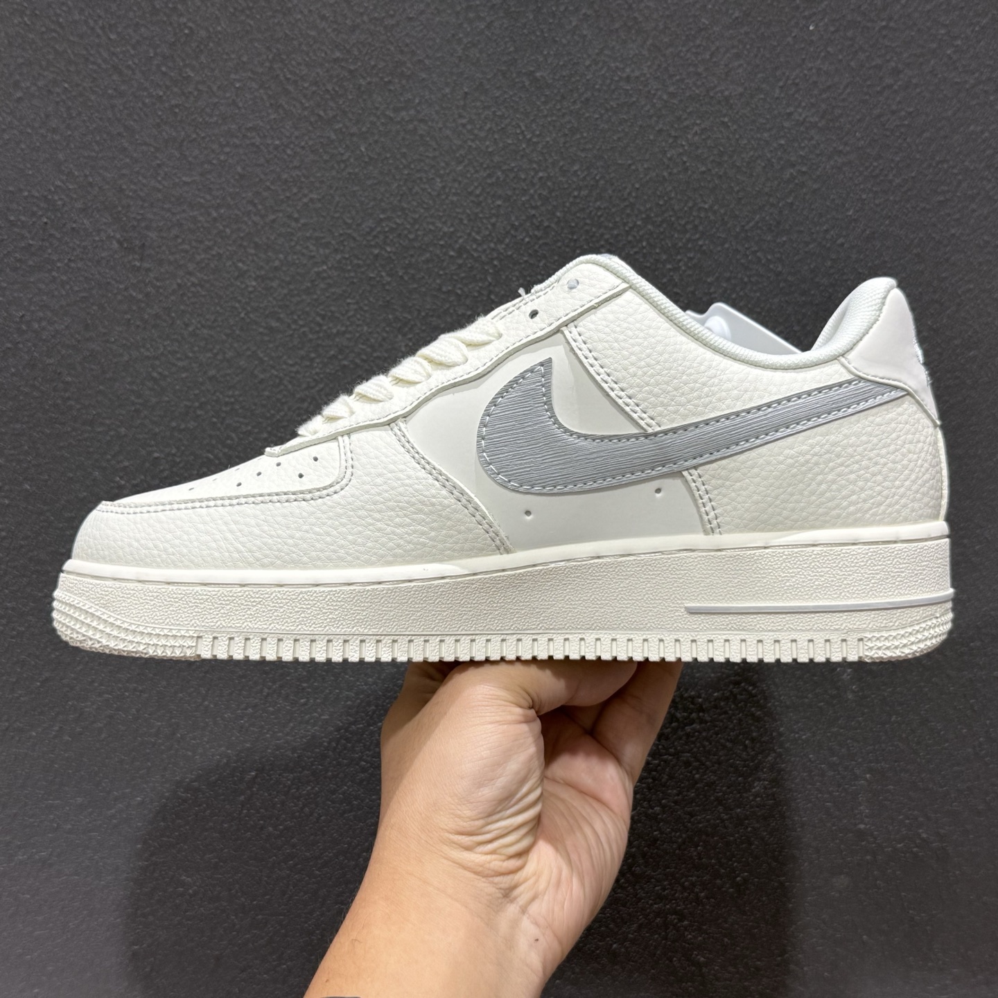 经典焕新 脚感升级 AIR FORCE 1 传奇空军一号板鞋 DN9688-110-Top High Quatity Cheap Sneakers Fashion Clothing Clothes Bags handbags Shoes of all Brand wholesale With The best Quality And Beautiful Price from China Factory Chinese suppliers wholesaler seller 经典焕新 脚感升级 AIR FORCE 1 传奇空军一号板鞋 DN9688-110