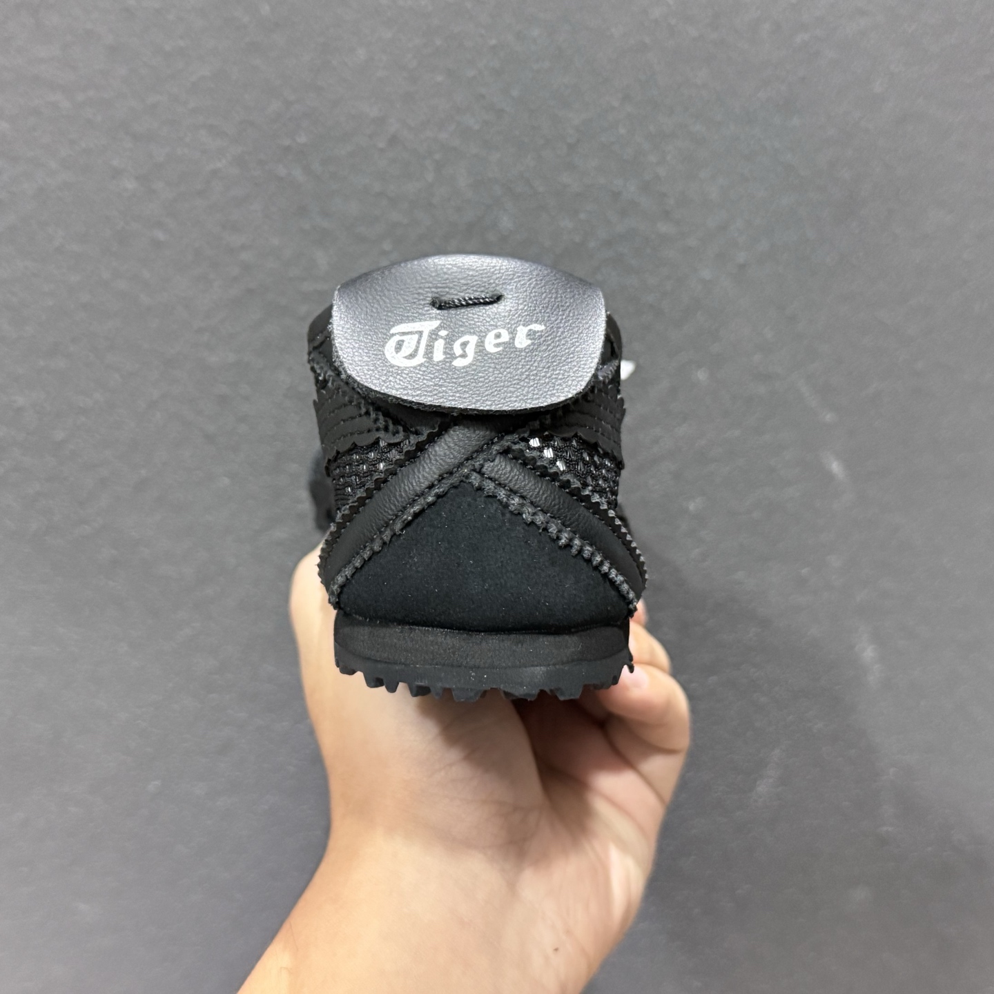 Onitsuka Tiger鬼塚虎 MEXICO 66 TGRS 黑色 1182A705-001-Top High Quatity Cheap Sneakers Fashion Clothing Clothes Bags handbags Shoes of all Brand wholesale With The best Quality And Beautiful Price from China Factory Chinese suppliers wholesaler seller Onitsuka Tiger鬼塚虎 MEXICO 66 TGRS 黑色 1182A705-001