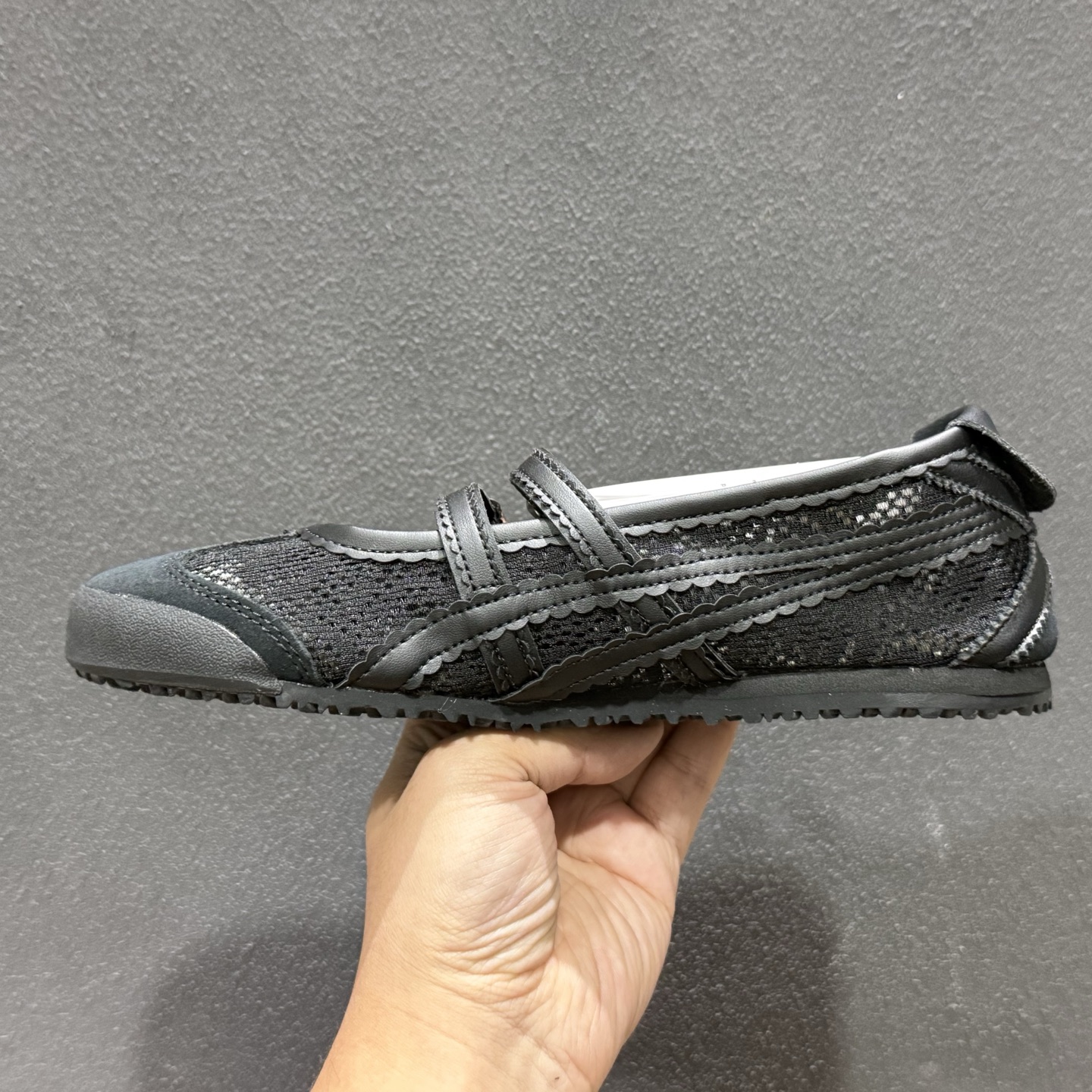 Onitsuka Tiger鬼塚虎 MEXICO 66 TGRS 黑色 1182A705-001-Top High Quatity Cheap Sneakers Fashion Clothing Clothes Bags handbags Shoes of all Brand wholesale With The best Quality And Beautiful Price from China Factory Chinese suppliers wholesaler seller Onitsuka Tiger鬼塚虎 MEXICO 66 TGRS 黑色 1182A705-001