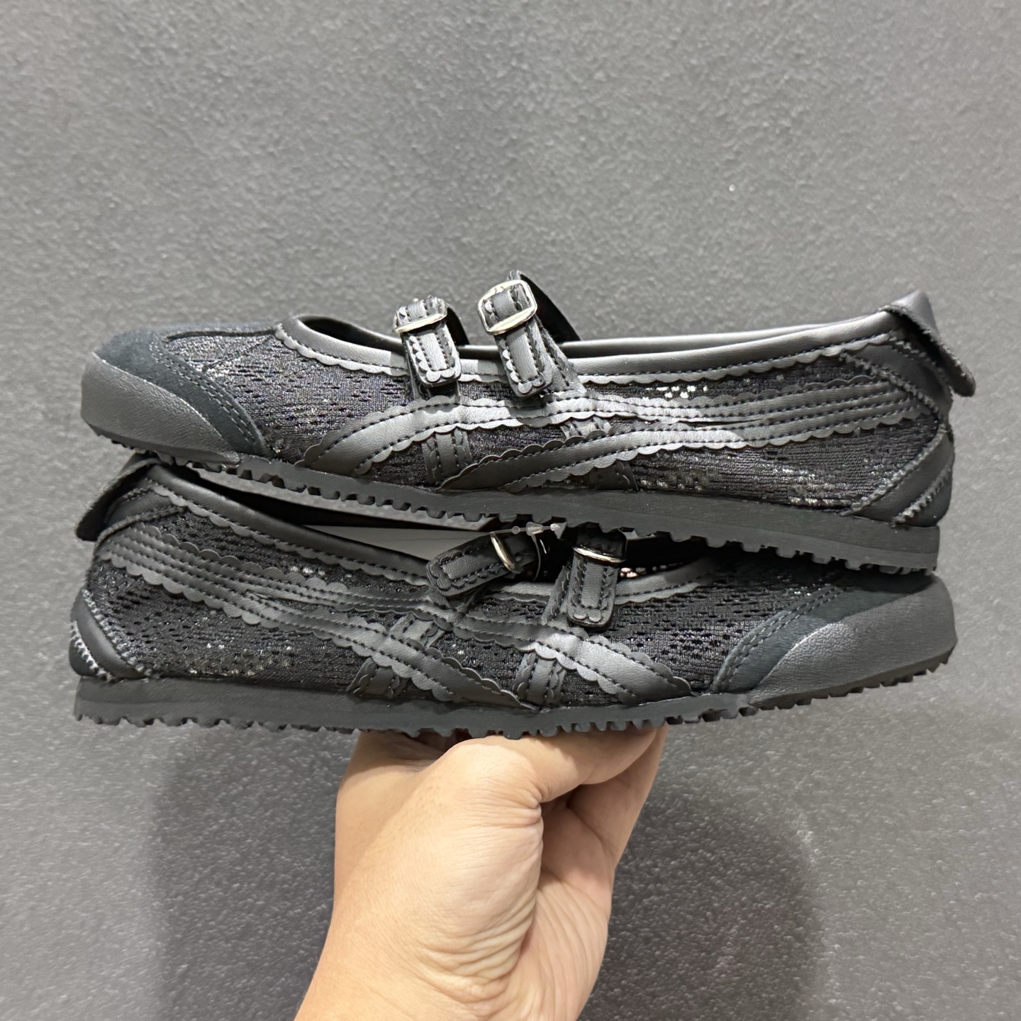 Onitsuka Tiger鬼塚虎 MEXICO 66 TGRS 黑色 1182A705-001-Top High Quatity Cheap Sneakers Fashion Clothing Clothes Bags handbags Shoes of all Brand wholesale With The best Quality And Beautiful Price from China Factory Chinese suppliers wholesaler seller Onitsuka Tiger鬼塚虎 MEXICO 66 TGRS 黑色 1182A705-001