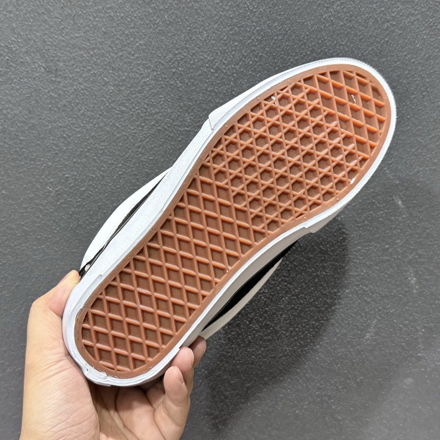 Vans Knu Skool 碎钻铆钉面包鞋 VN000D75Y28-Top High Quatity Cheap Sneakers Fashion Clothing Clothes Bags handbags Shoes of all Brand wholesale With The best Quality And Beautiful Price from China Factory Chinese suppliers wholesaler seller Vans Knu Skool 碎钻铆钉面包鞋 VN000D75Y28