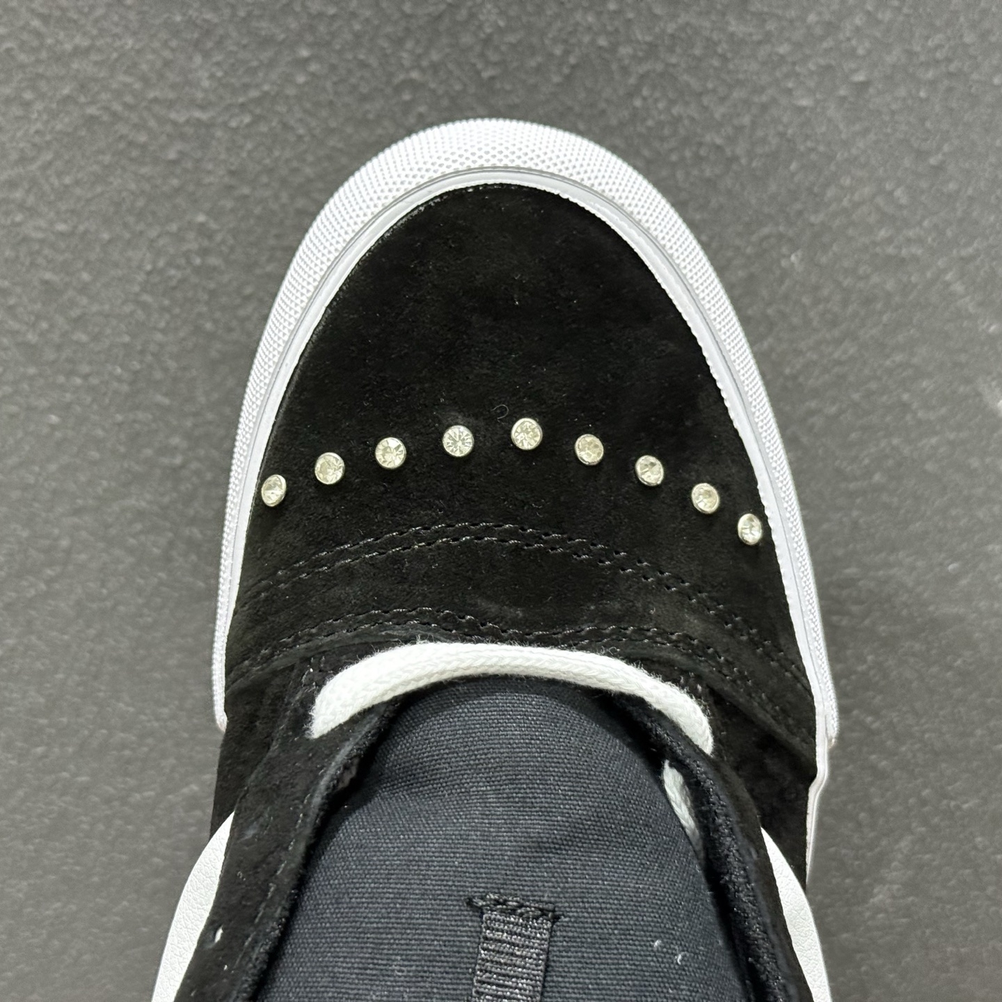 Vans Knu Skool 碎钻铆钉面包鞋 VN000D75Y28-Top High Quatity Cheap Sneakers Fashion Clothing Clothes Bags handbags Shoes of all Brand wholesale With The best Quality And Beautiful Price from China Factory Chinese suppliers wholesaler seller Vans Knu Skool 碎钻铆钉面包鞋 VN000D75Y28