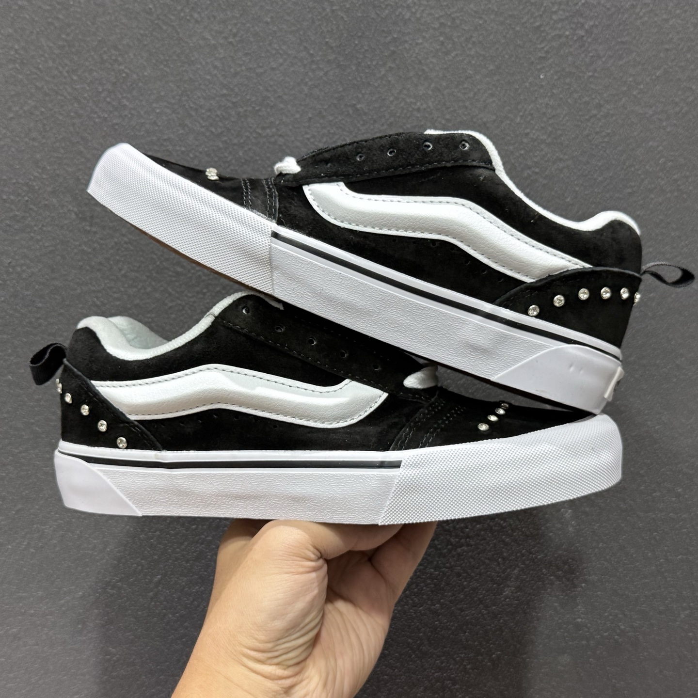Vans Knu Skool 碎钻铆钉面包鞋 VN000D75Y28-Top High Quatity Cheap Sneakers Fashion Clothing Clothes Bags handbags Shoes of all Brand wholesale With The best Quality And Beautiful Price from China Factory Chinese suppliers wholesaler seller Vans Knu Skool 碎钻铆钉面包鞋 VN000D75Y28