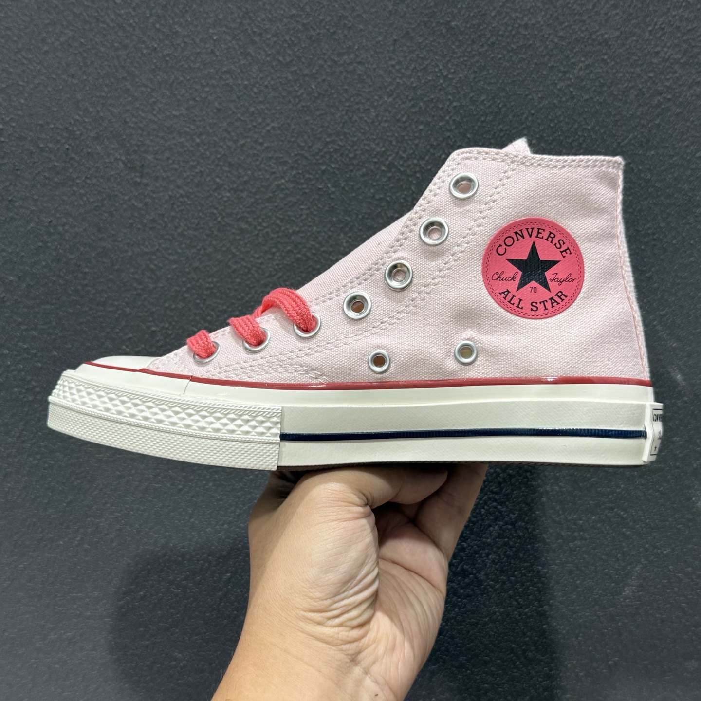 Converse Chuck 70 SNL 樱花粉 延续70s的经典鞋型工艺搭配粉色鞋面和橙色鞋带 A18854C-Top High Quatity Cheap Sneakers Fashion Clothing Clothes Bags handbags Shoes of all Brand wholesale With The best Quality And Beautiful Price from China Factory Chinese suppliers wholesaler seller Converse Chuck 70 SNL 樱花粉 延续70s的经典鞋型工艺搭配粉色鞋面和橙色鞋带 A18854C