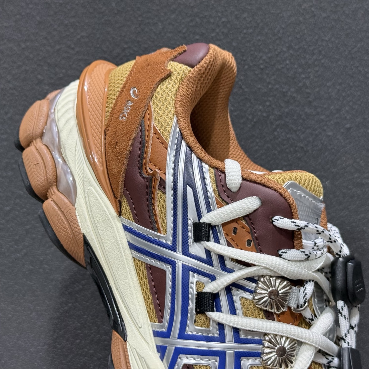 Asics Gel-Cumulus 16 亚瑟士 防滑耐磨 休闲运动鞋 1203B115-100