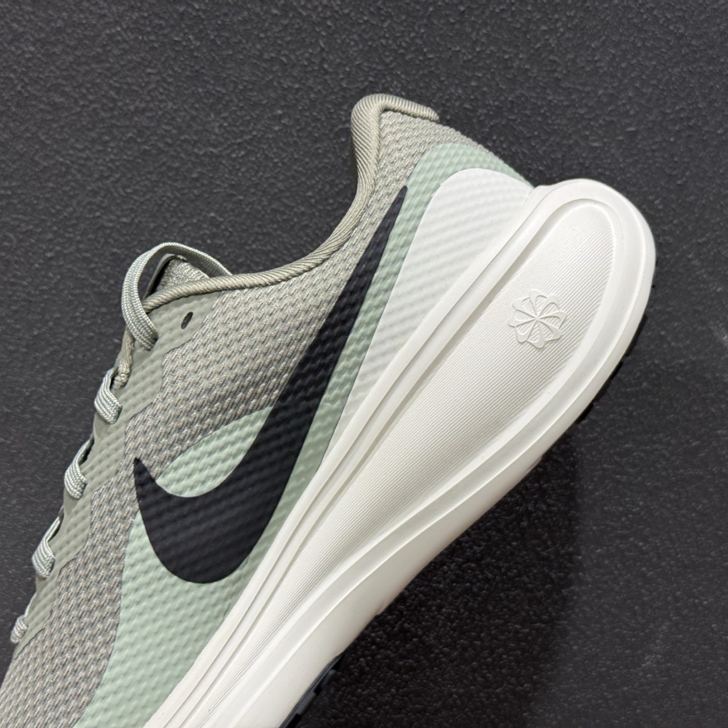 Nike REVOLUTION 8 跑步鞋 HJ9198-300-Top High Quatity Cheap Sneakers Fashion Clothing Clothes Bags handbags Shoes of all Brand wholesale With The best Quality And Beautiful Price from China Factory Chinese suppliers wholesaler seller Nike REVOLUTION 8 跑步鞋 HJ9198-300