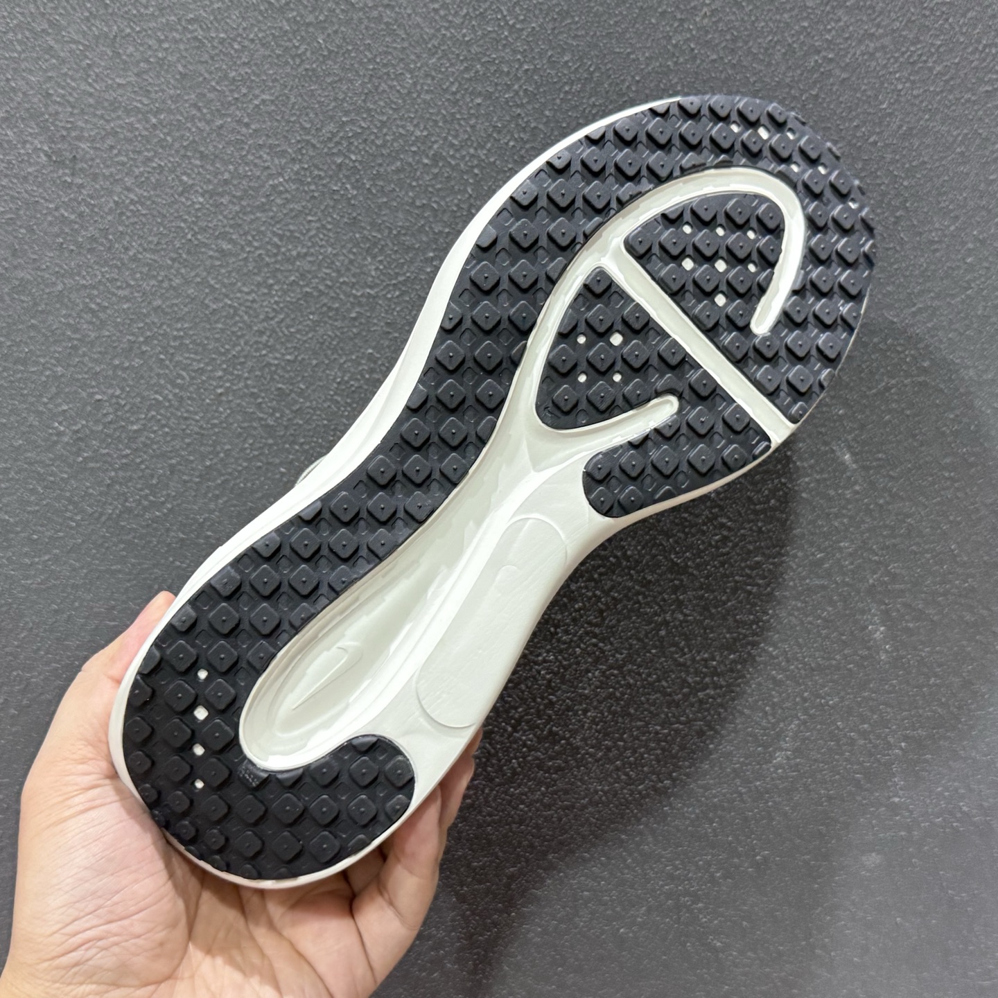 Nike REVOLUTION 8 跑步鞋 HJ9198-300-Top High Quatity Cheap Sneakers Fashion Clothing Clothes Bags handbags Shoes of all Brand wholesale With The best Quality And Beautiful Price from China Factory Chinese suppliers wholesaler seller Nike REVOLUTION 8 跑步鞋 HJ9198-300