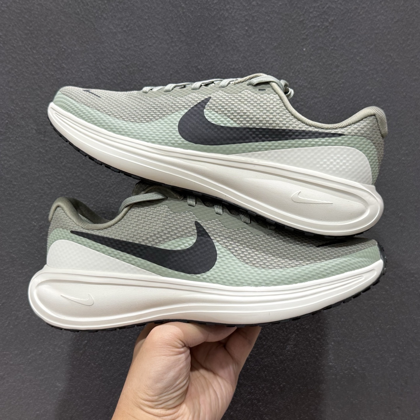 Nike REVOLUTION 8 跑步鞋 HJ9198-300-Top High Quatity Cheap Sneakers Fashion Clothing Clothes Bags handbags Shoes of all Brand wholesale With The best Quality And Beautiful Price from China Factory Chinese suppliers wholesaler seller Nike REVOLUTION 8 跑步鞋 HJ9198-300
