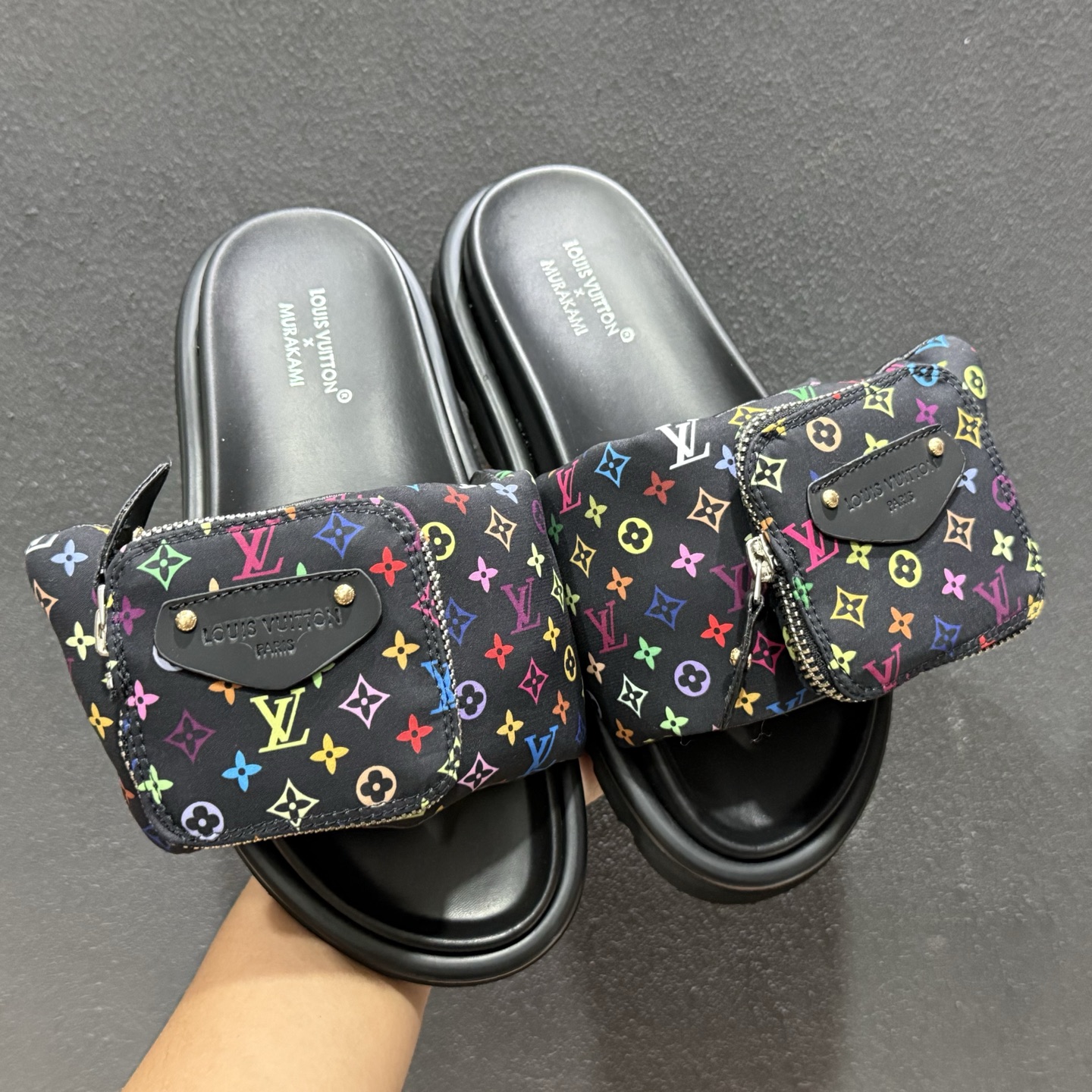 Louis Vuitton 2026 专柜 春夏新款 最高限定 专柜上新 LV情侣厚底魔术贴拖鞋-Top High Quatity Cheap Sneakers Fashion Clothing Clothes Bags handbags Shoes of all Brand wholesale With The best Quality And Beautiful Price from China Factory Chinese suppliers wholesaler seller Louis Vuitton 2026 专柜 春夏新款 最高限定 专柜上新 LV情侣厚底魔术贴拖鞋