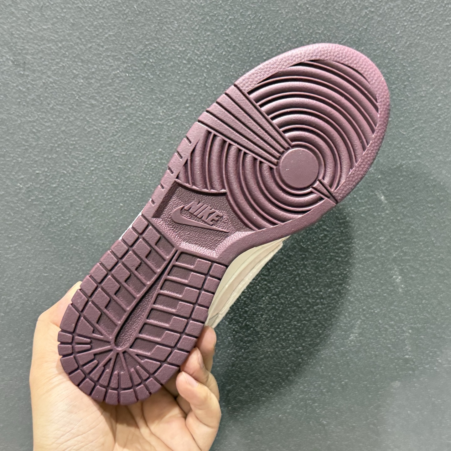 Nike SB Dunk Low 情人节限定 低帮休闲板鞋 IQ1145-610 奶白+柔雾粉-Top High Quatity Cheap Sneakers Fashion Clothing Clothes Bags handbags Shoes of all Brand wholesale With The best Quality And Beautiful Price from China Factory Chinese suppliers wholesaler seller Nike SB Dunk Low 情人节限定 低帮休闲板鞋 IQ1145-610 奶白+柔雾粉