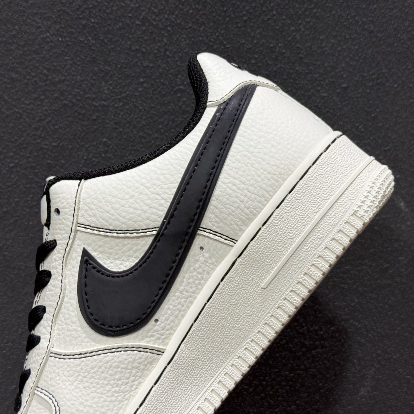 黑白经典 百搭王炸 NIKE AIR FORCE 1 白黑勾款 以经典白黑配色 MM3399-826-Top High Quatity Cheap Sneakers Fashion Clothing Clothes Bags handbags Shoes of all Brand wholesale With The best Quality And Beautiful Price from China Factory Chinese suppliers wholesaler seller 黑白经典 百搭王炸 NIKE AIR FORCE 1 白黑勾款 以经典白黑配色 MM3399-826