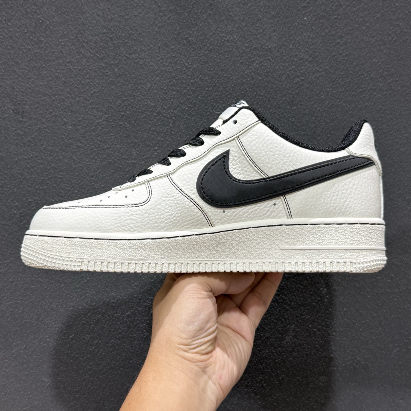 黑白经典 百搭王炸 NIKE AIR FORCE 1 白黑勾款 以经典白黑配色 MM3399-826-Top High Quatity Cheap Sneakers Fashion Clothing Clothes Bags handbags Shoes of all Brand wholesale With The best Quality And Beautiful Price from China Factory Chinese suppliers wholesaler seller 黑白经典 百搭王炸 NIKE AIR FORCE 1 白黑勾款 以经典白黑配色 MM3399-826