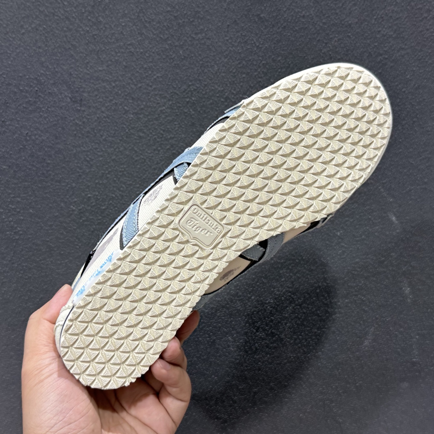 亚瑟士OnitsukaTiger/鬼冢虎 Mexico 66 SLIP-ON 经典低帮休闲板鞋 1183A360-205-Top High Quatity Cheap Sneakers Fashion Clothing Clothes Bags handbags Shoes of all Brand wholesale With The best Quality And Beautiful Price from China Factory Chinese suppliers wholesaler seller 亚瑟士OnitsukaTiger/鬼冢虎 Mexico 66 SLIP-ON 经典低帮休闲板鞋 1183A360-205