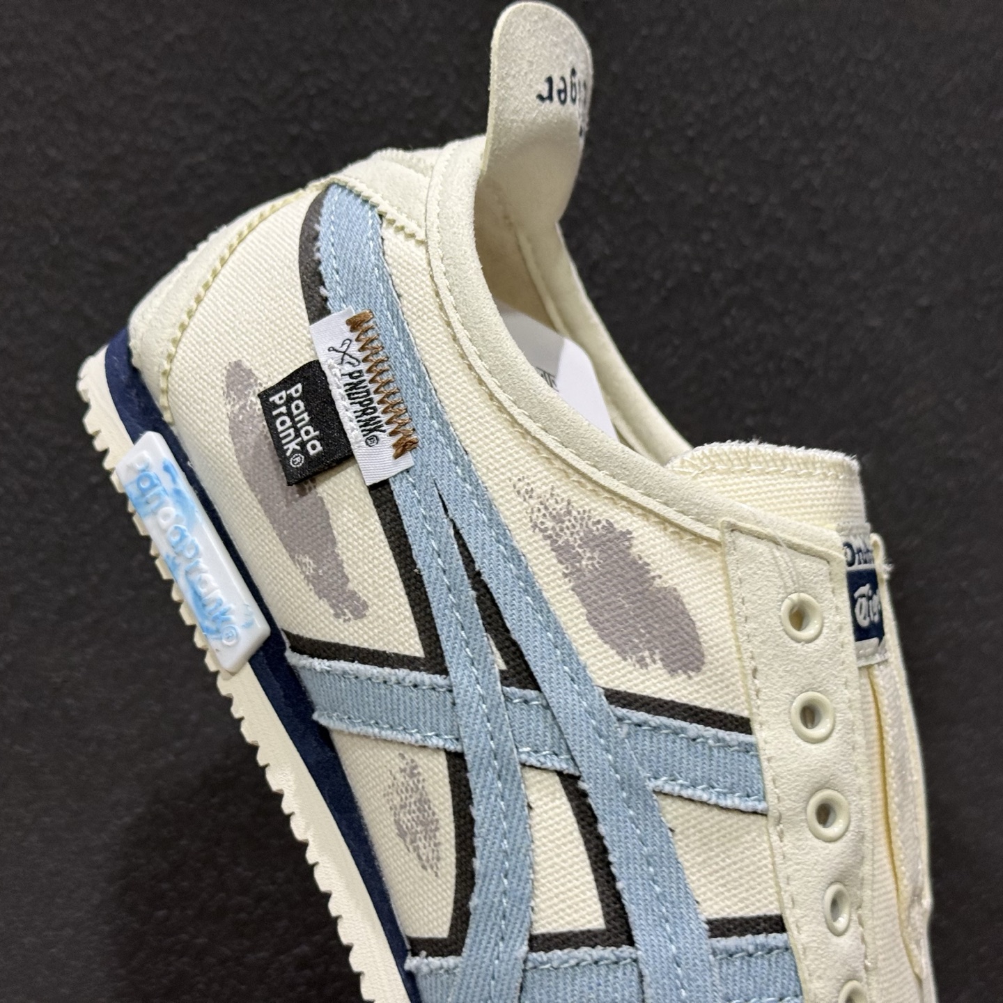 亚瑟士OnitsukaTiger/鬼冢虎 Mexico 66 SLIP-ON 经典低帮休闲板鞋 1183A360-205-Top High Quatity Cheap Sneakers Fashion Clothing Clothes Bags handbags Shoes of all Brand wholesale With The best Quality And Beautiful Price from China Factory Chinese suppliers wholesaler seller 亚瑟士OnitsukaTiger/鬼冢虎 Mexico 66 SLIP-ON 经典低帮休闲板鞋 1183A360-205