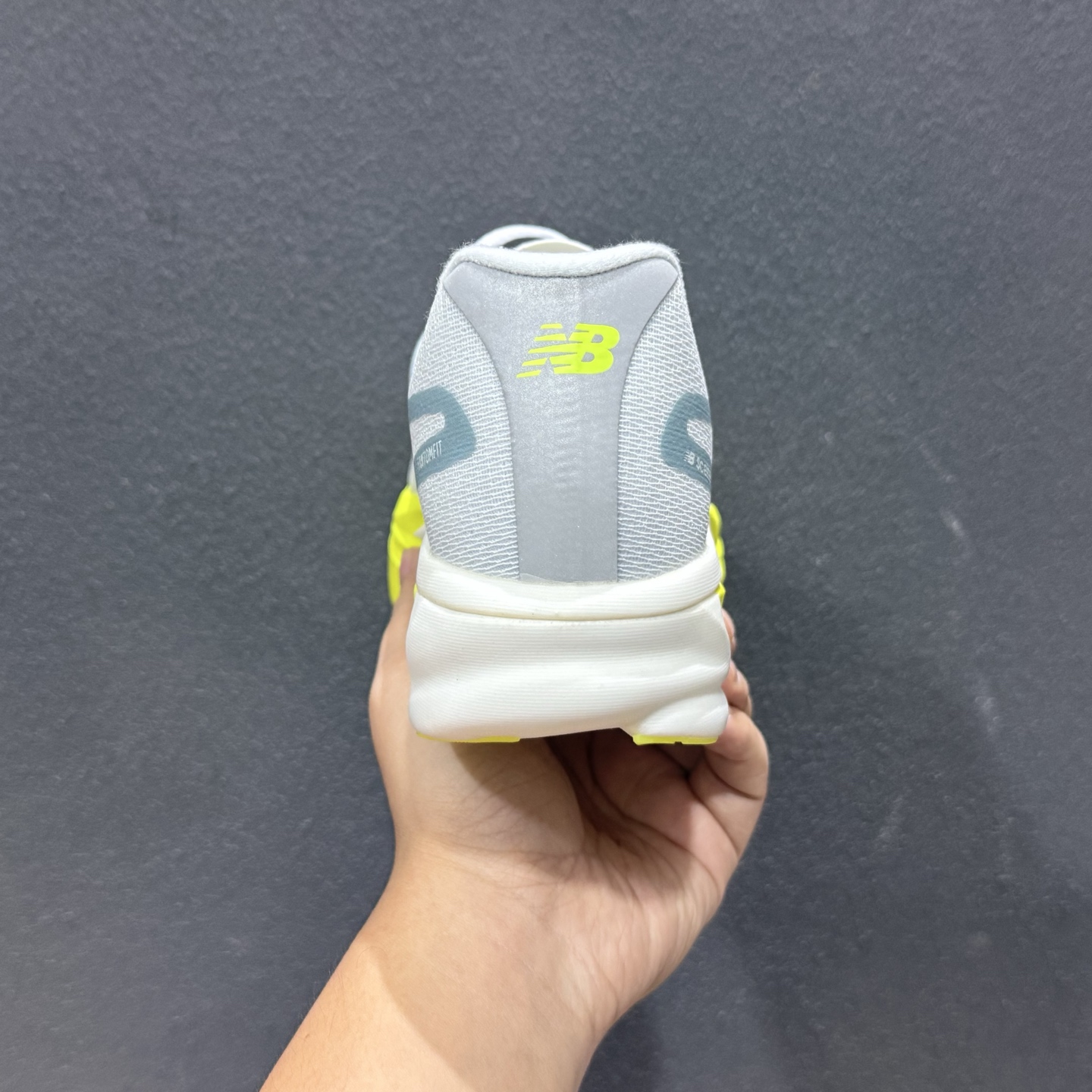 New Balance FuelCell系列 超轻量化低帮休闲运动慢跑鞋 MFCXBL6-132-Top High Quatity Cheap Sneakers Fashion Clothing Clothes Bags handbags Shoes of all Brand wholesale With The best Quality And Beautiful Price from China Factory Chinese suppliers wholesaler seller New Balance FuelCell系列 超轻量化低帮休闲运动慢跑鞋 MFCXBL6-132